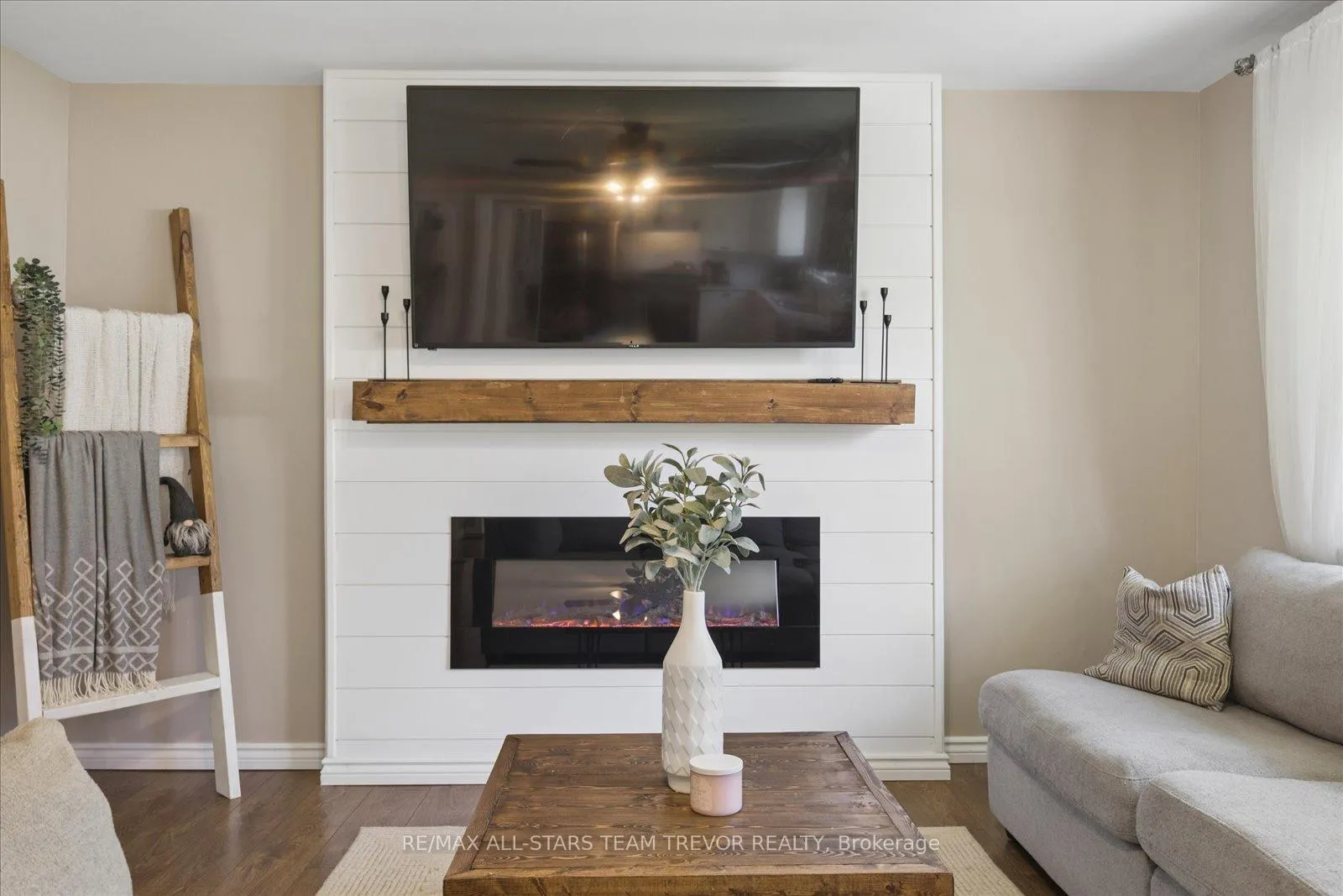Photo 9 of 602 Simcoe Street, Brock, Beaverton — HOMEH