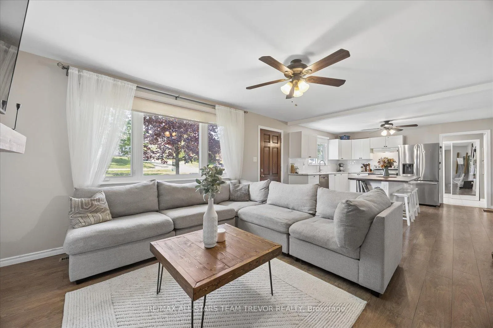 Photo 11 of 602 Simcoe Street, Brock, Beaverton — HOMEH