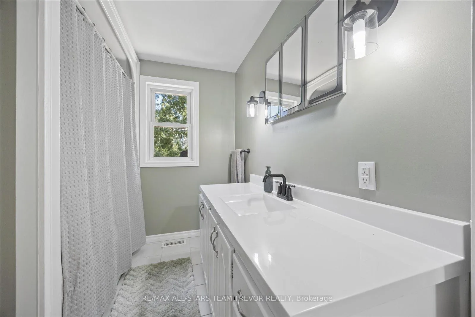 Photo 17 of 602 Simcoe Street, Brock, Beaverton — HOMEH
