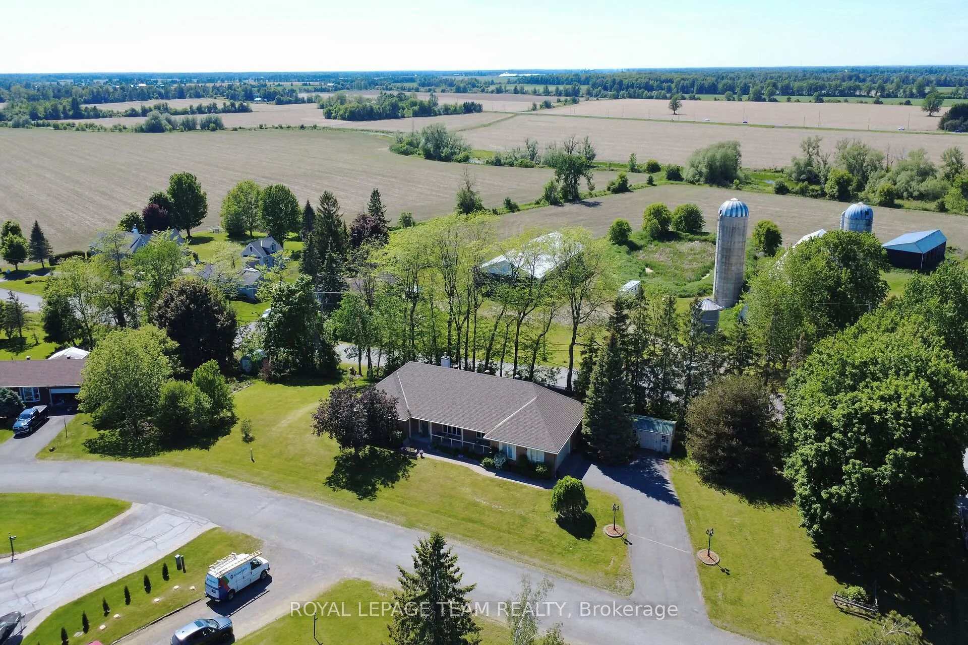 Photo 3 of 2456 Garmil Crescent, Ottawa, North Gower — HOMEH