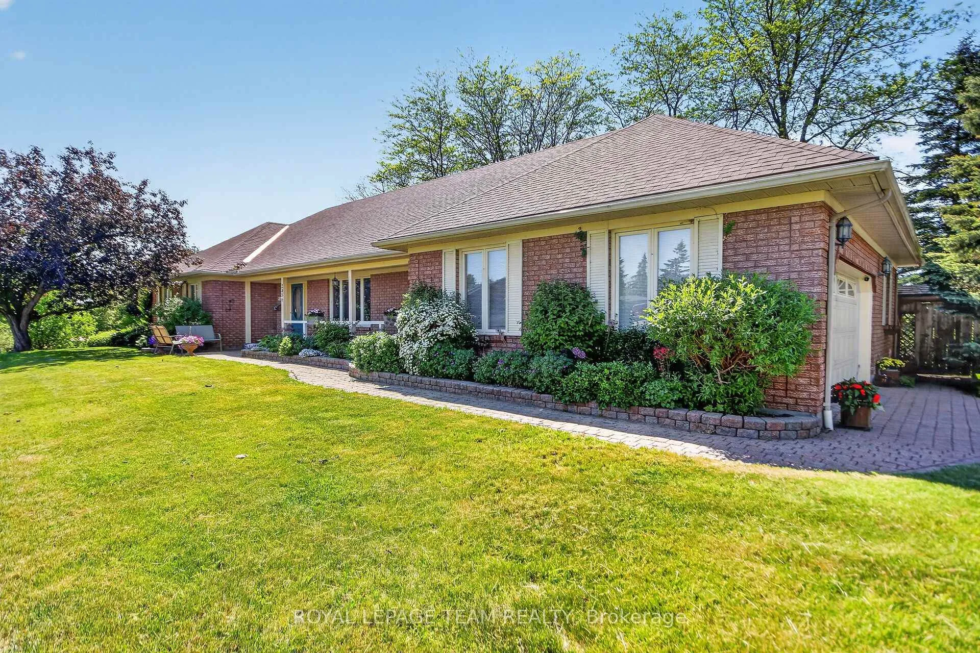 Photo 4 of 2456 Garmil Crescent, Ottawa, North Gower — HOMEH