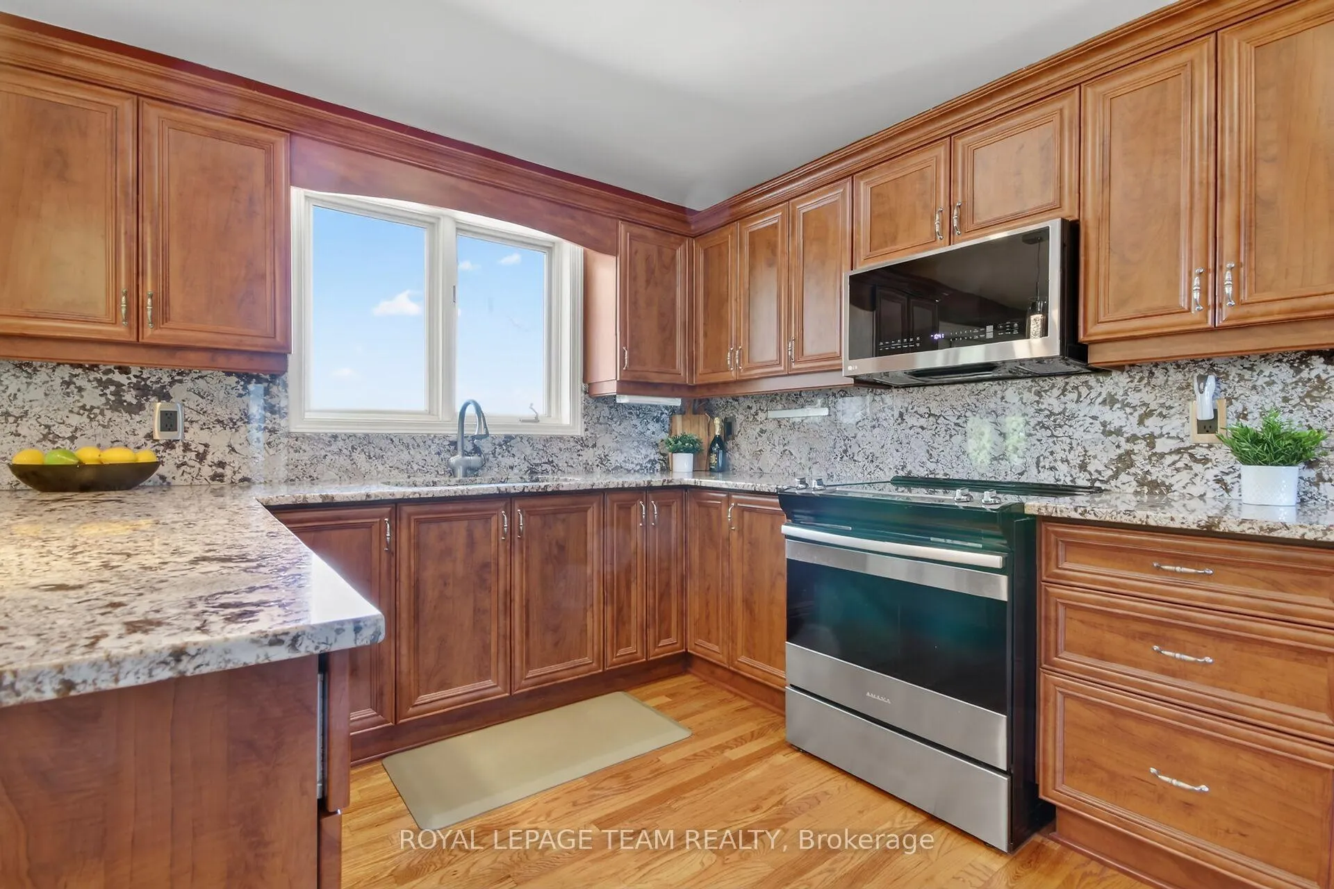 Photo 12 of 2456 Garmil Crescent, Ottawa, North Gower — HOMEH