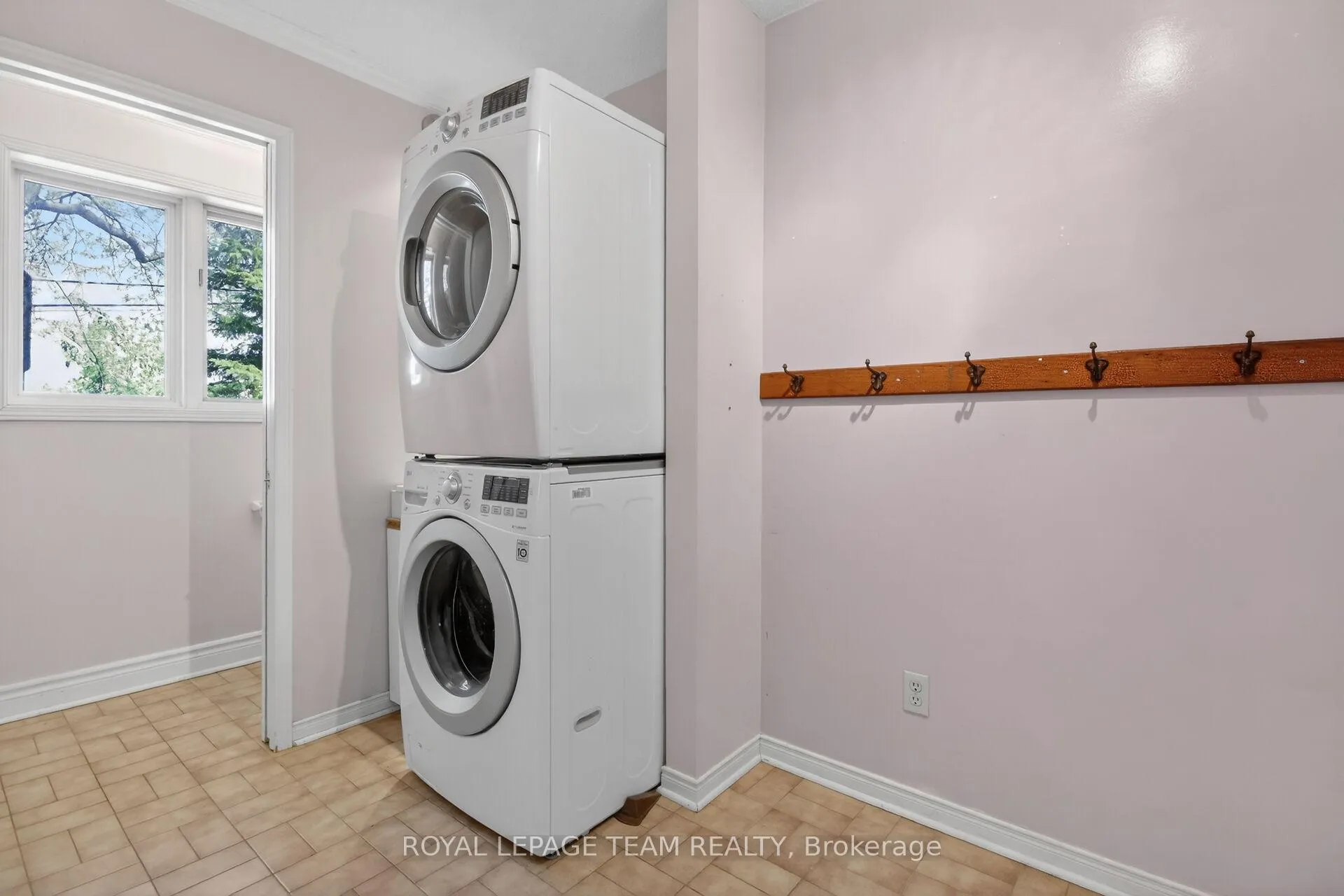 Photo 22 of 2456 Garmil Crescent, Ottawa, North Gower — HOMEH