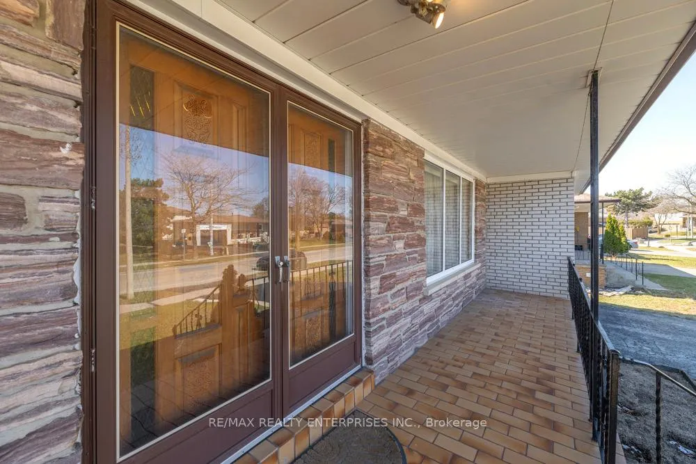 Photo 2 of 7368 Redstone Road, Mississauga, Malton — HOMEH