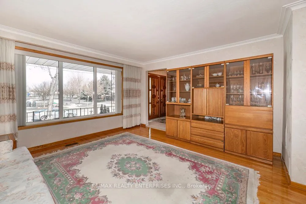 Photo 4 of 7368 Redstone Road, Mississauga, Malton — HOMEH