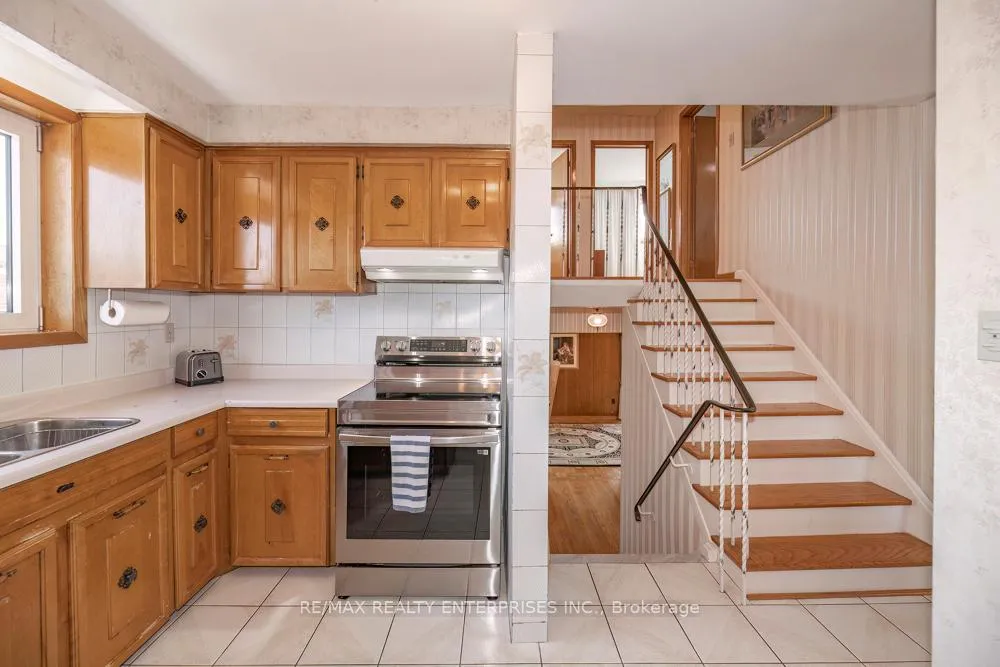 Photo 9 of 7368 Redstone Road, Mississauga, Malton — HOMEH