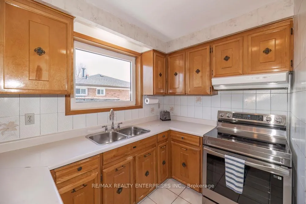 Photo 10 of 7368 Redstone Road, Mississauga, Malton — HOMEH