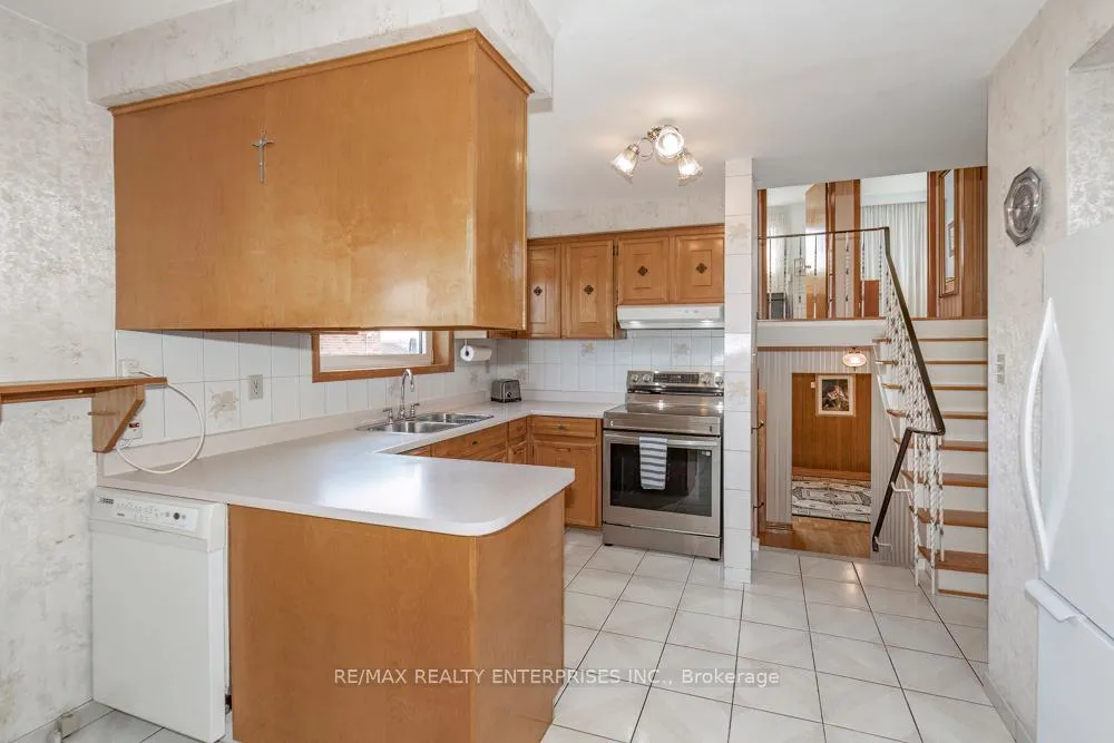 Photo 11 of 7368 Redstone Road, Mississauga, Malton — HOMEH