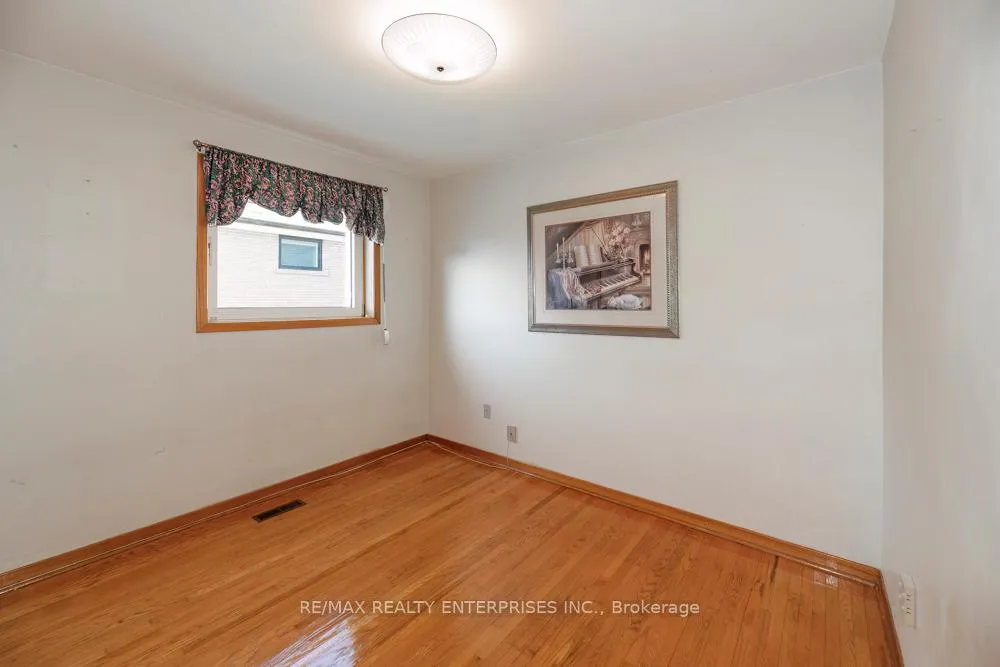 Photo 23 of 7368 Redstone Road, Mississauga, Malton — HOMEH