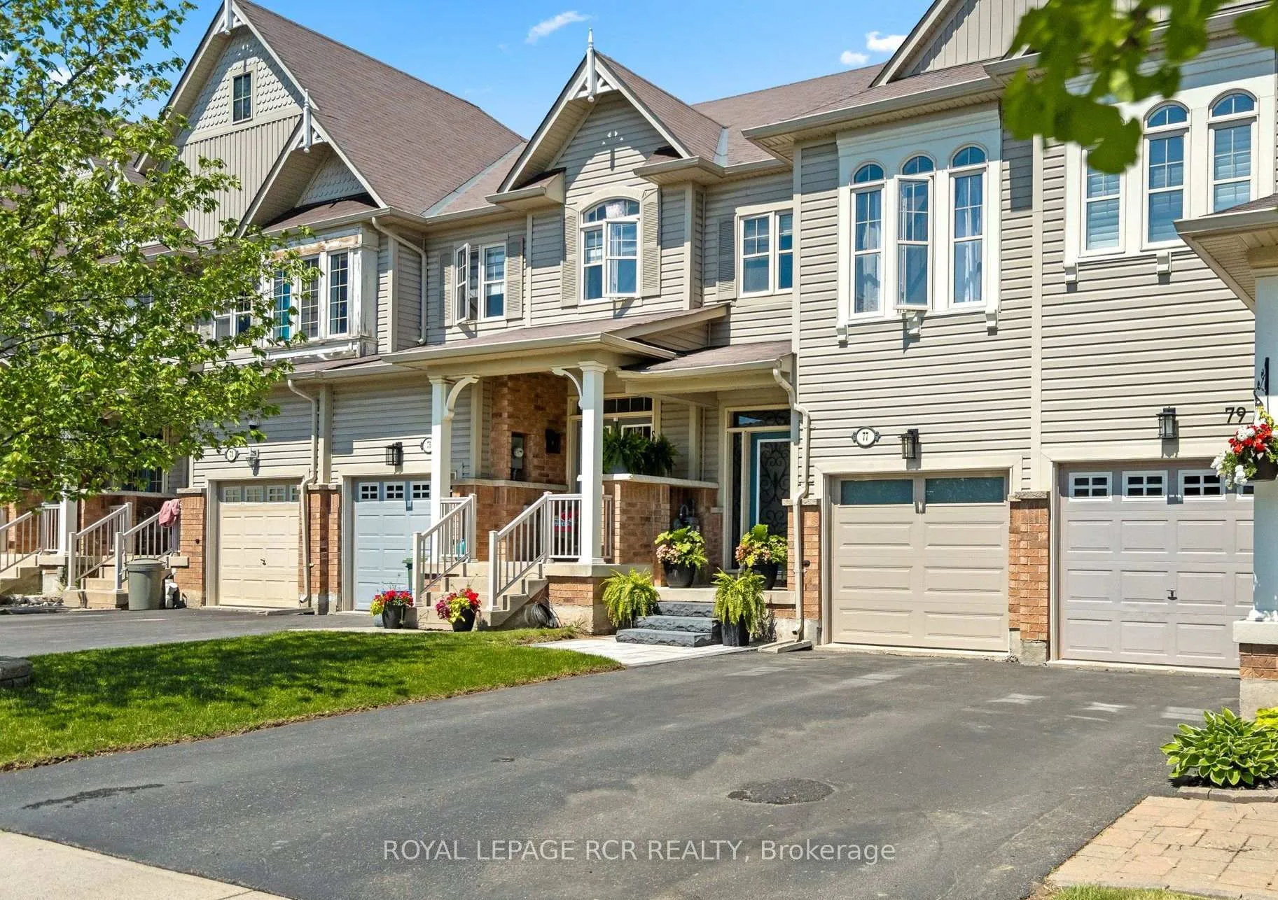 Photo 2 of 77 Cathedral Court, Hamilton, Waterdown — HOMEH