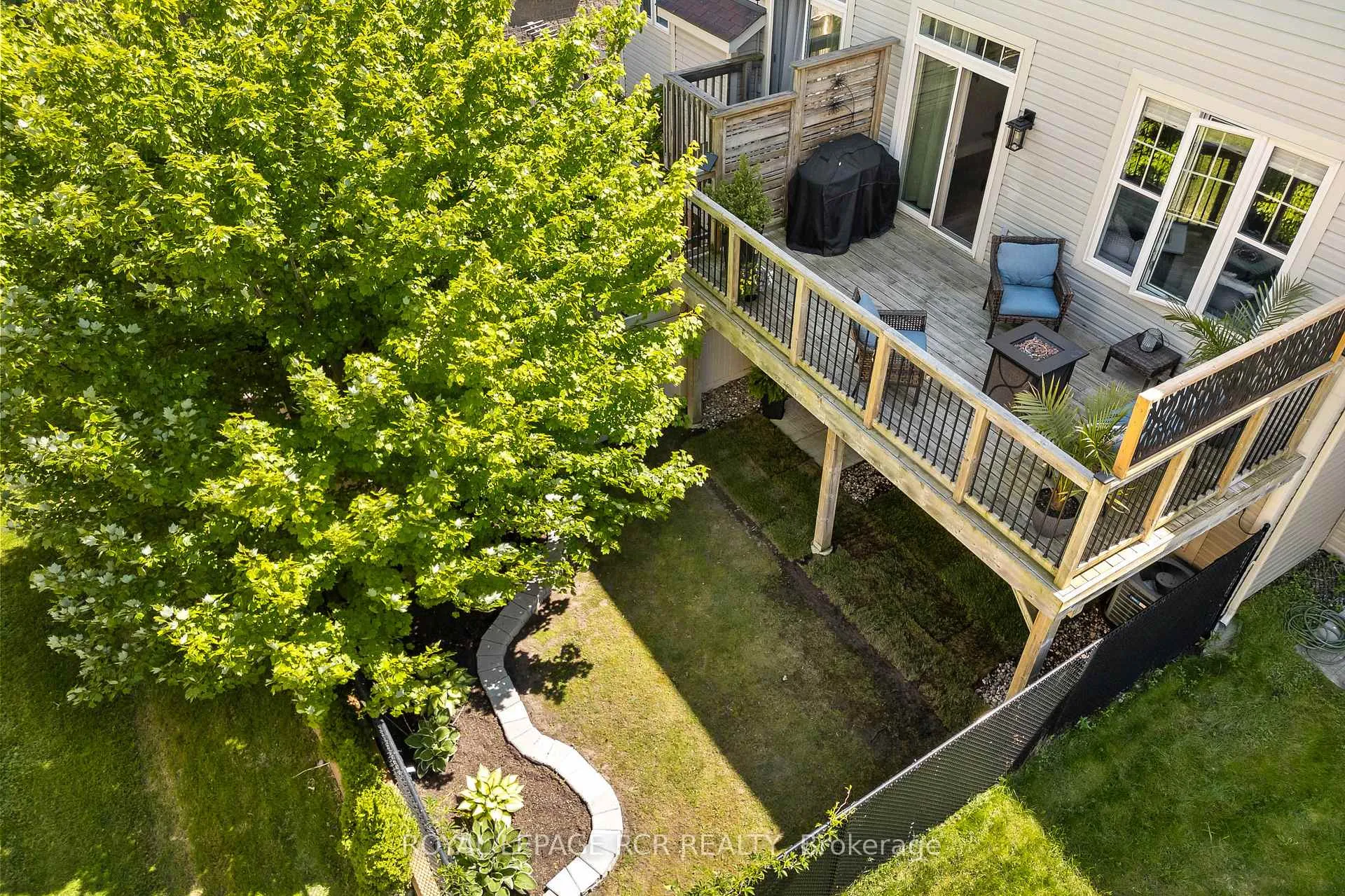 Photo 4 of 77 Cathedral Court, Hamilton, Waterdown — HOMEH