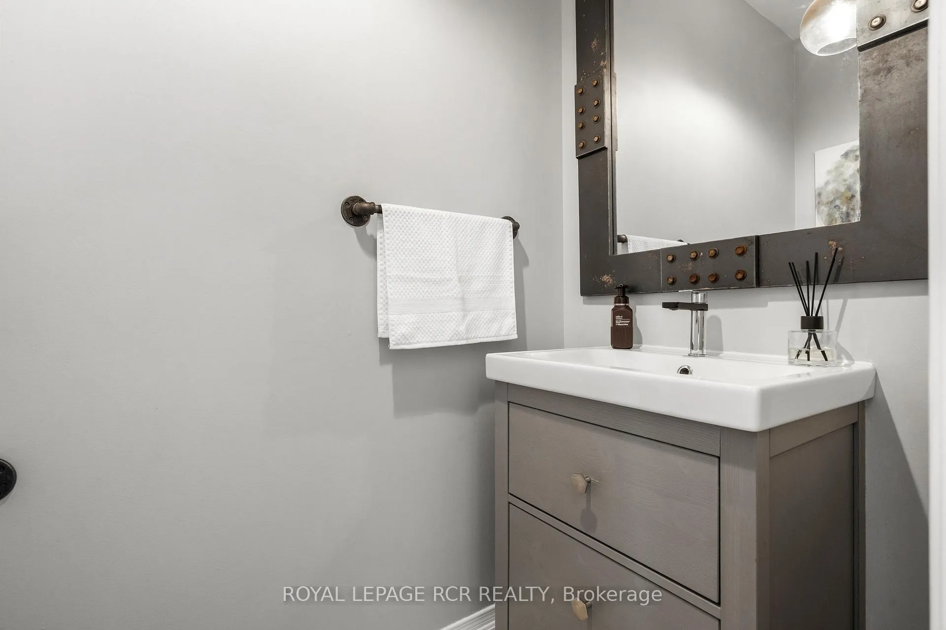 Photo 21 of 77 Cathedral Court, Hamilton, Waterdown — HOMEH