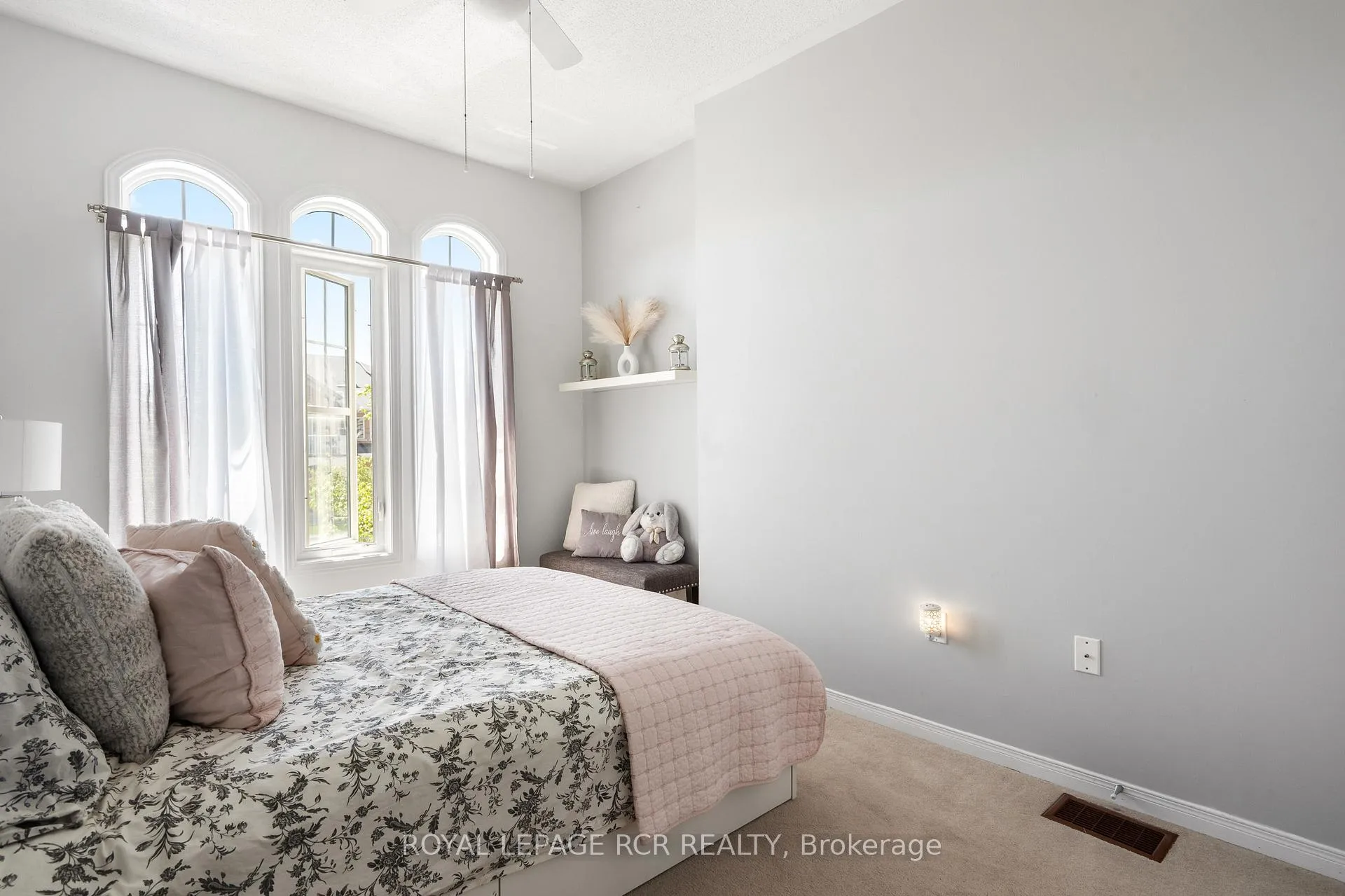 Photo 29 of 77 Cathedral Court, Hamilton, Waterdown — HOMEH