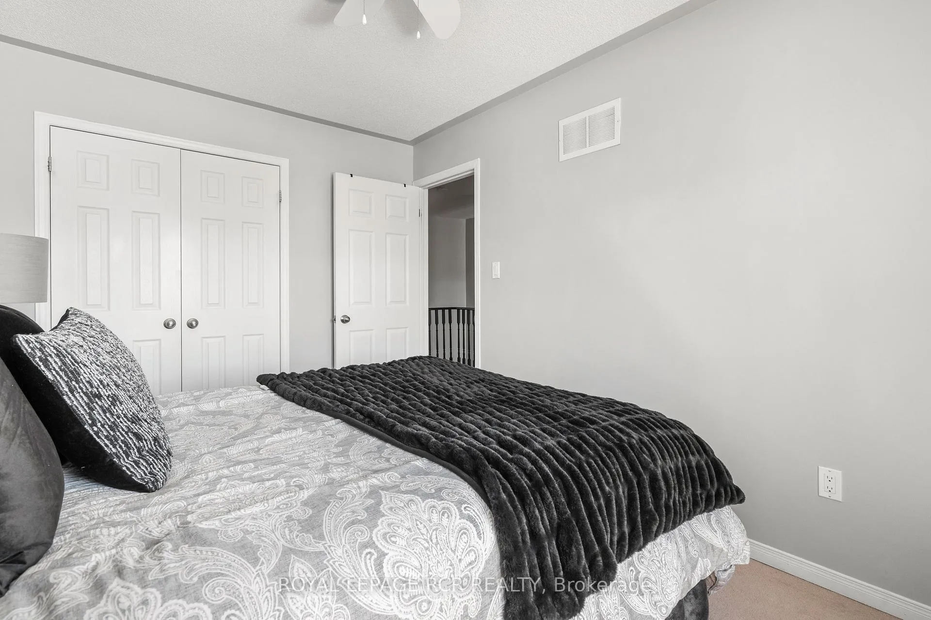 Photo 31 of 77 Cathedral Court, Hamilton, Waterdown — HOMEH
