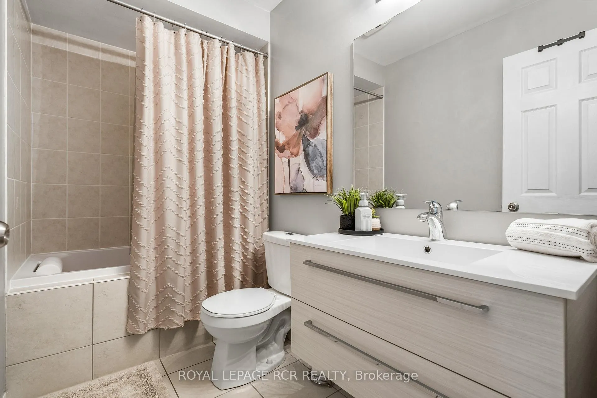 Photo 33 of 77 Cathedral Court, Hamilton, Waterdown — HOMEH