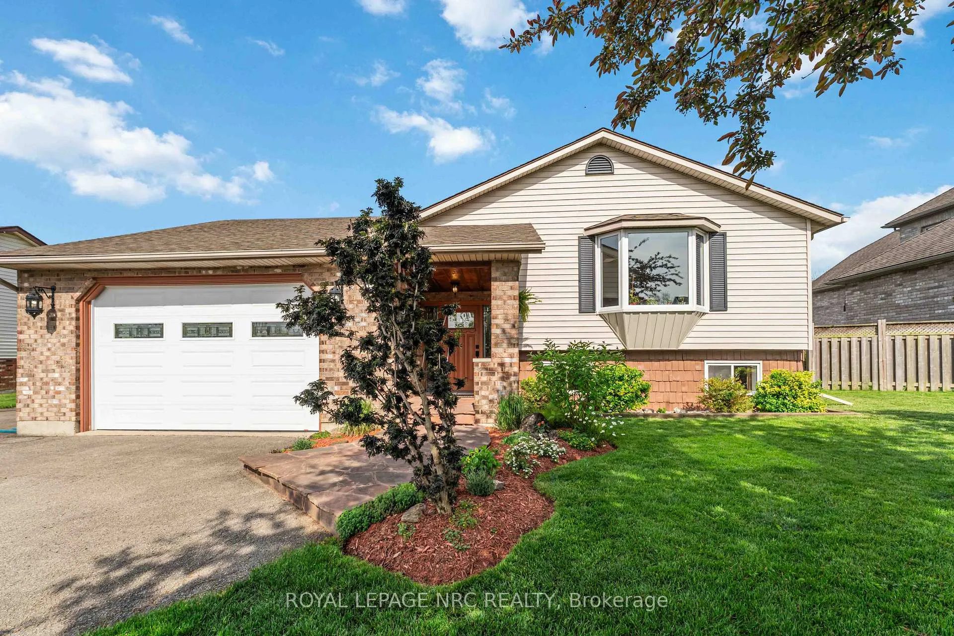 Photo 1 of 3821 19th Street, Grimsby, Grimsby Escarpment — HOMEH