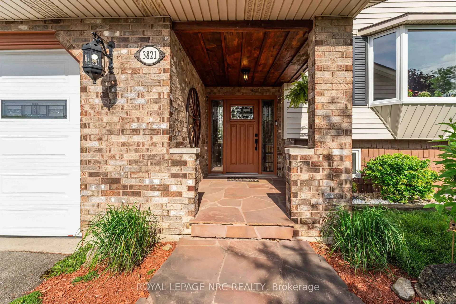Photo 3 of 3821 19th Street, Grimsby, Grimsby Escarpment — HOMEH