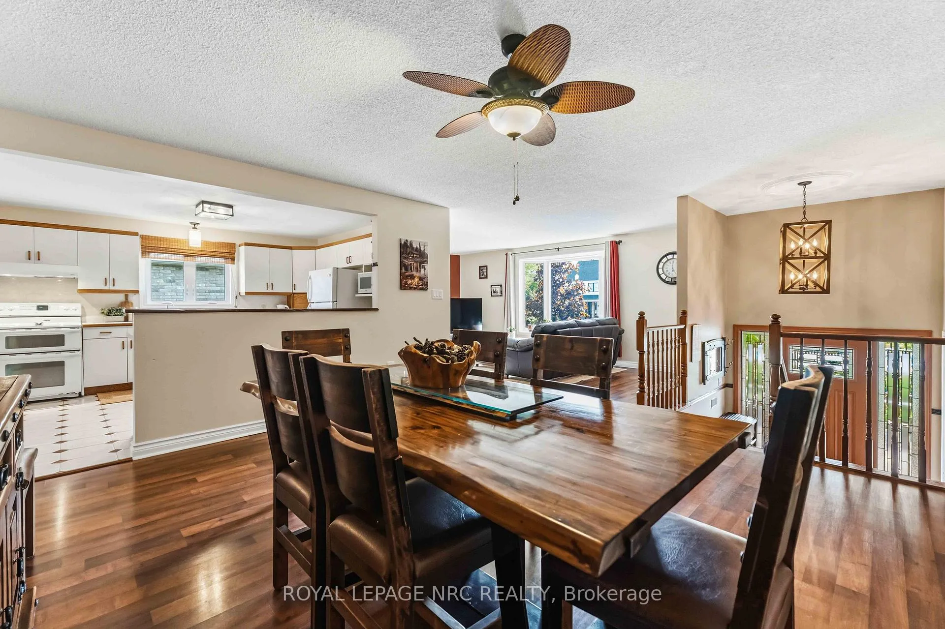 Photo 5 of 3821 19th Street, Grimsby, Grimsby Escarpment — HOMEH