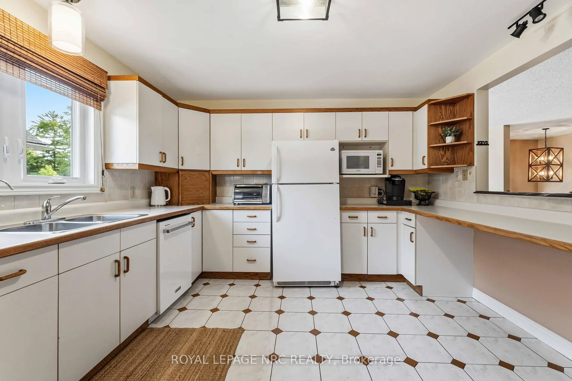 Photo 6 of 3821 19th Street, Grimsby, Grimsby Escarpment — HOMEH