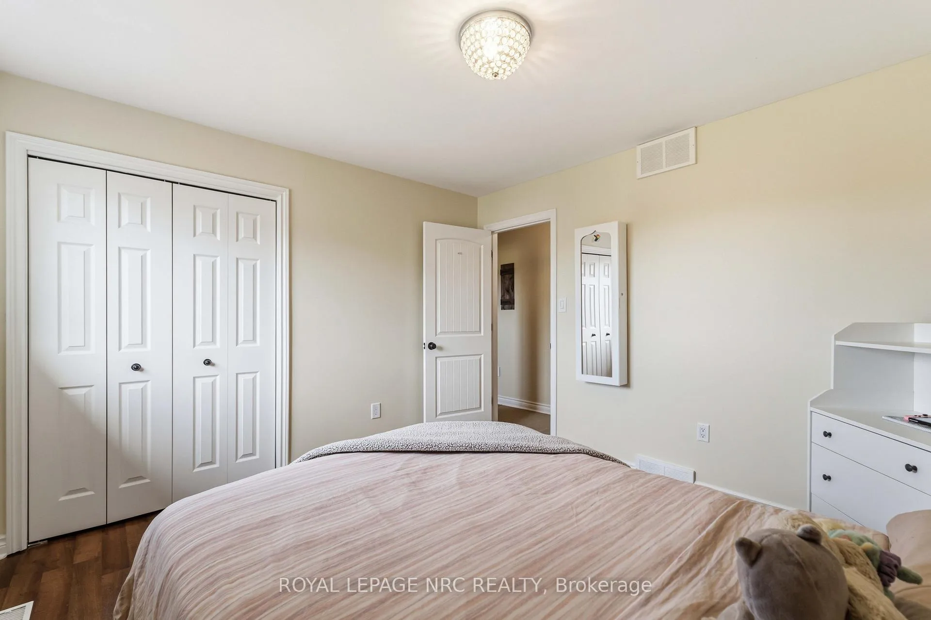 Photo 21 of 3821 19th Street, Grimsby, Grimsby Escarpment — HOMEH