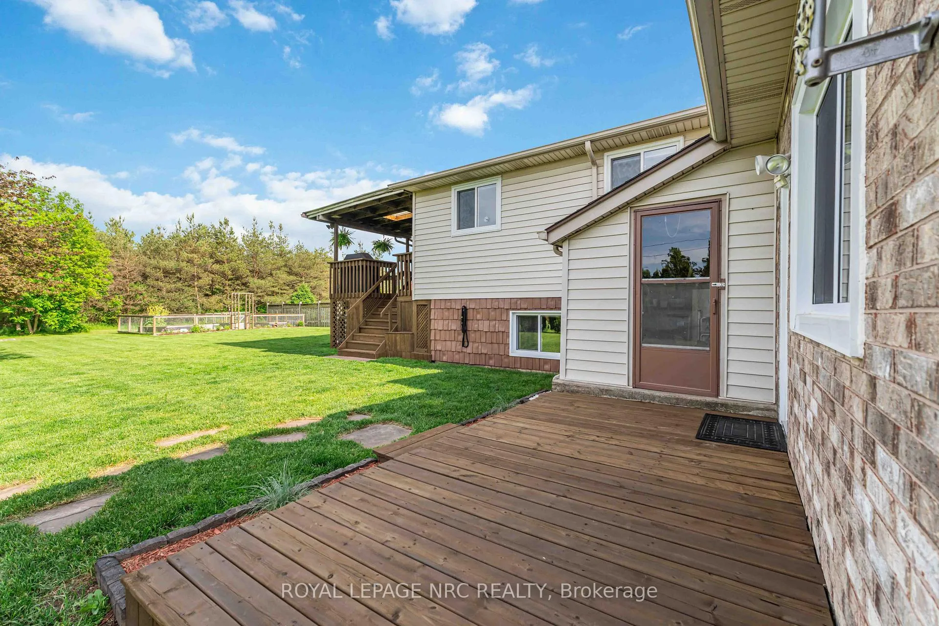 Photo 39 of 3821 19th Street, Grimsby, Grimsby Escarpment — HOMEH