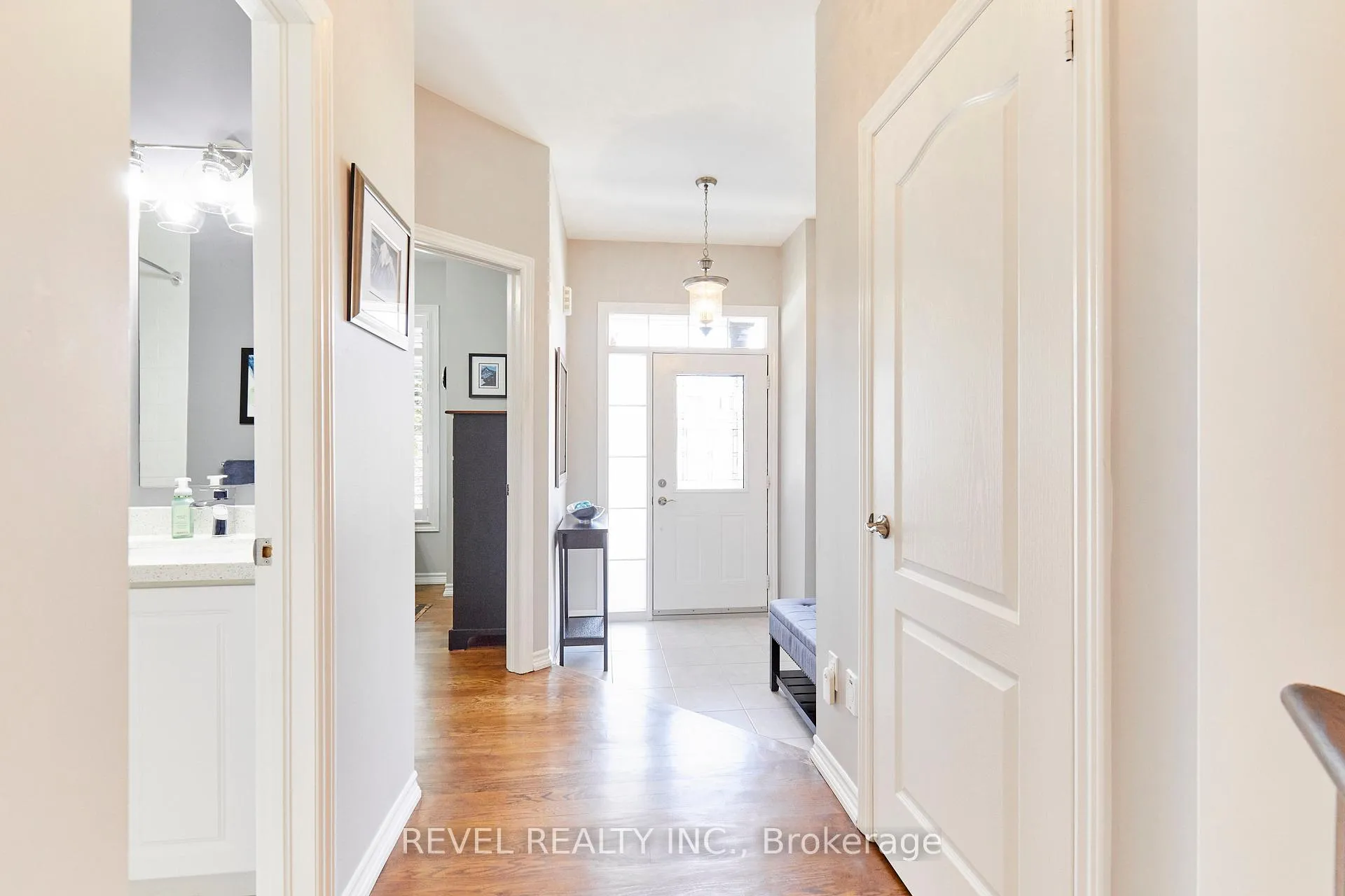Photo 4 of 535 Kingsfield Loop, Oshawa, Samac — HOMEH