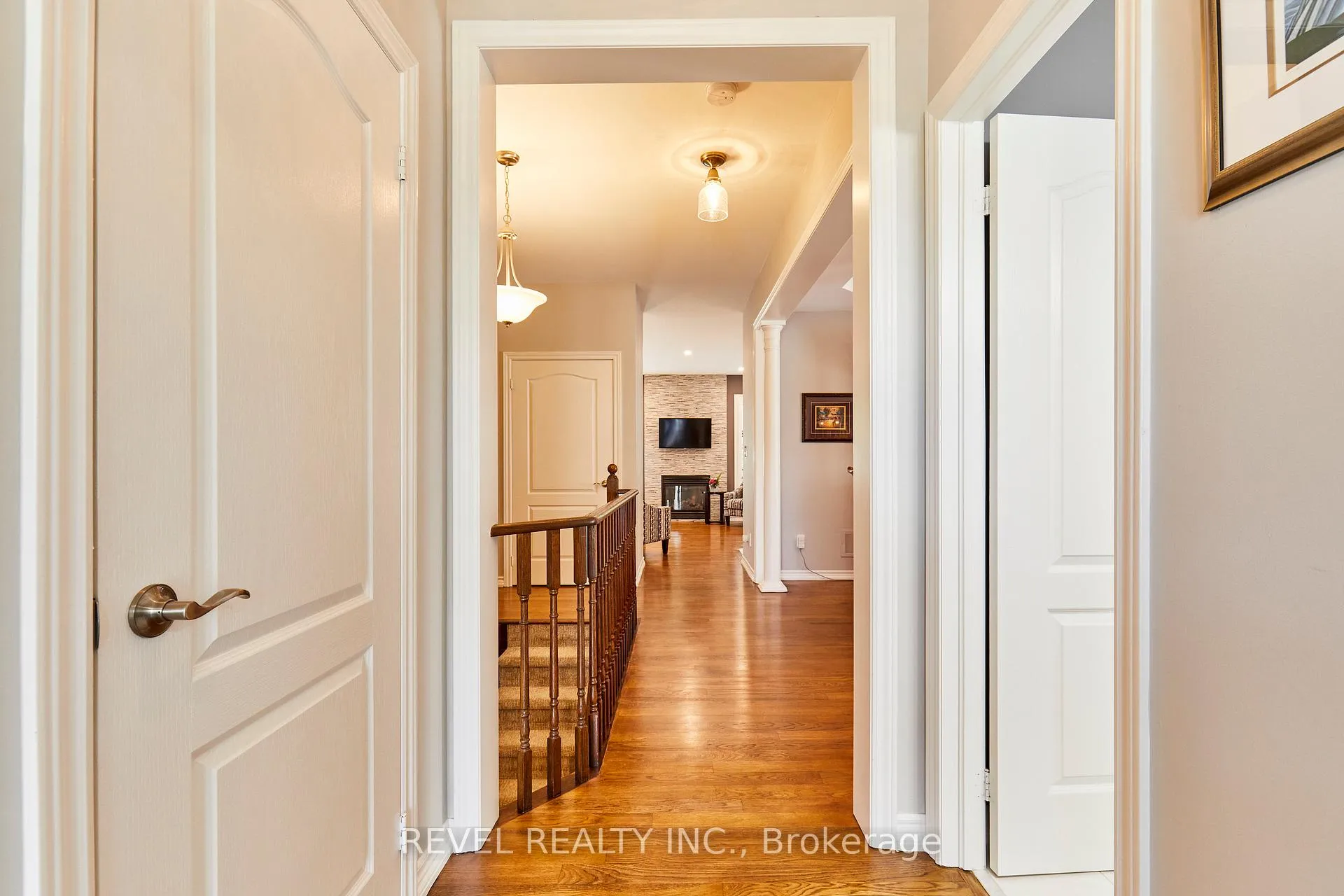 Photo 5 of 535 Kingsfield Loop, Oshawa, Samac — HOMEH