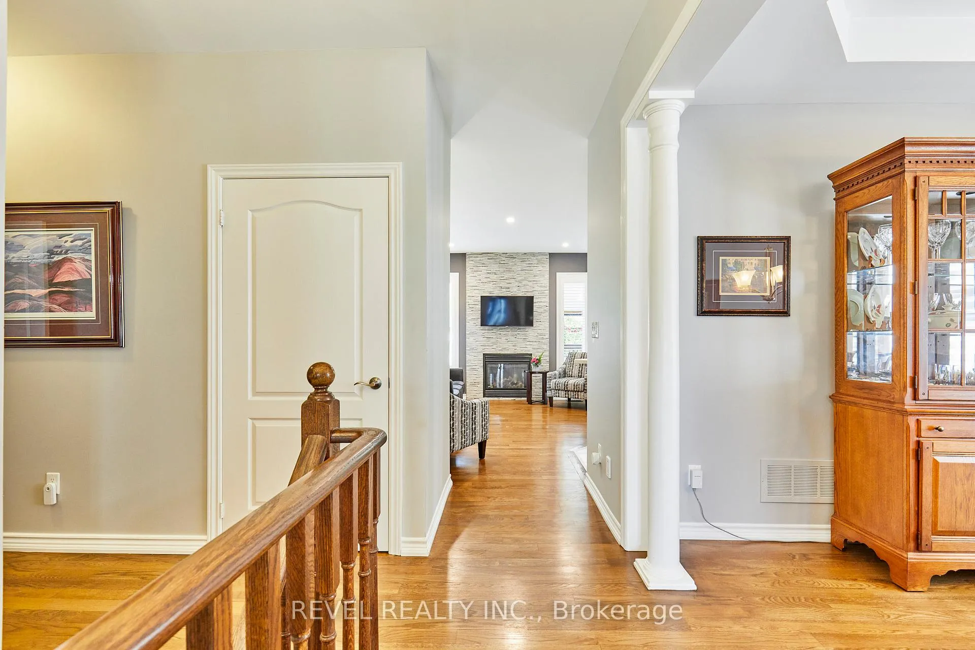 Photo 6 of 535 Kingsfield Loop, Oshawa, Samac — HOMEH