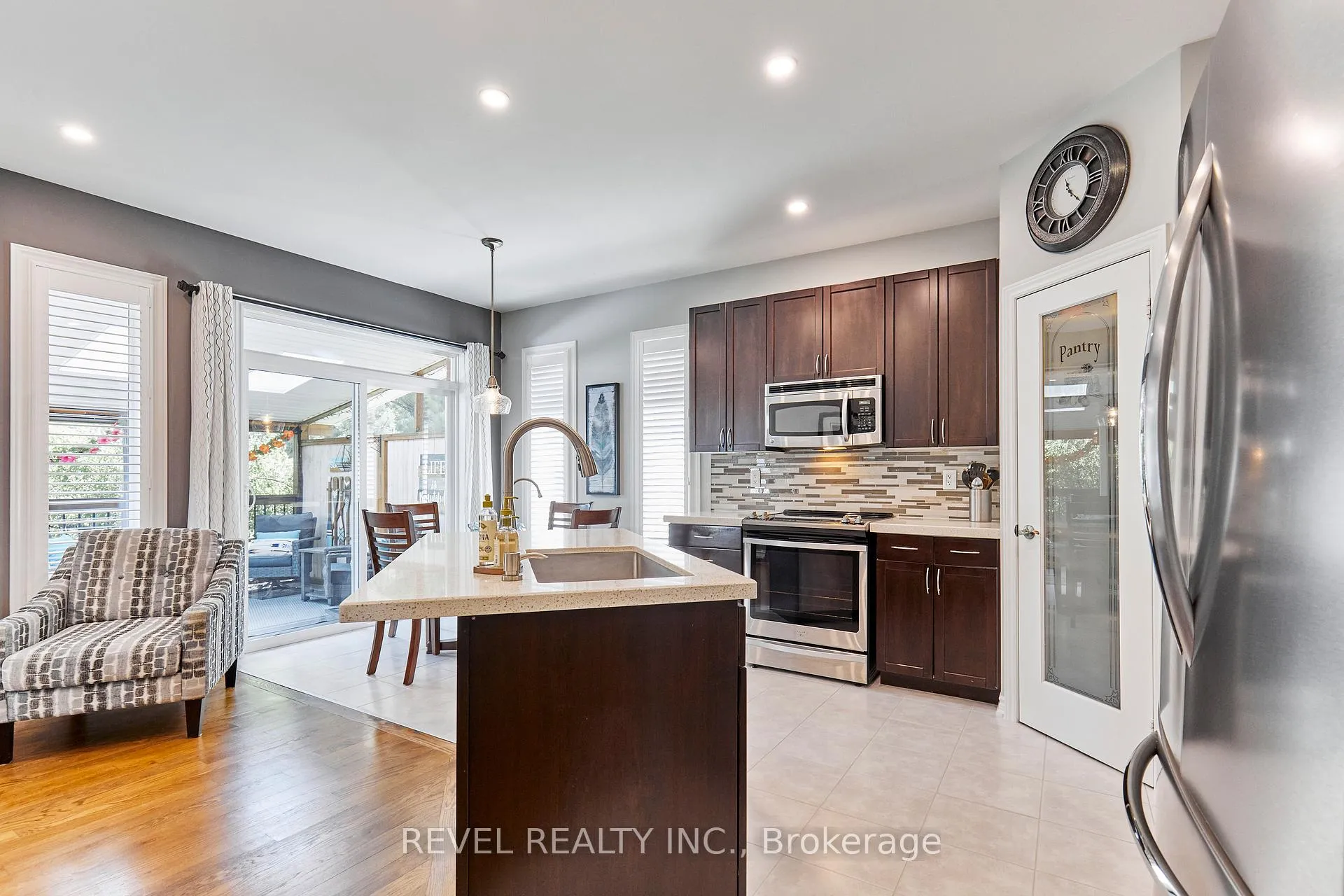 Photo 7 of 535 Kingsfield Loop, Oshawa, Samac — HOMEH