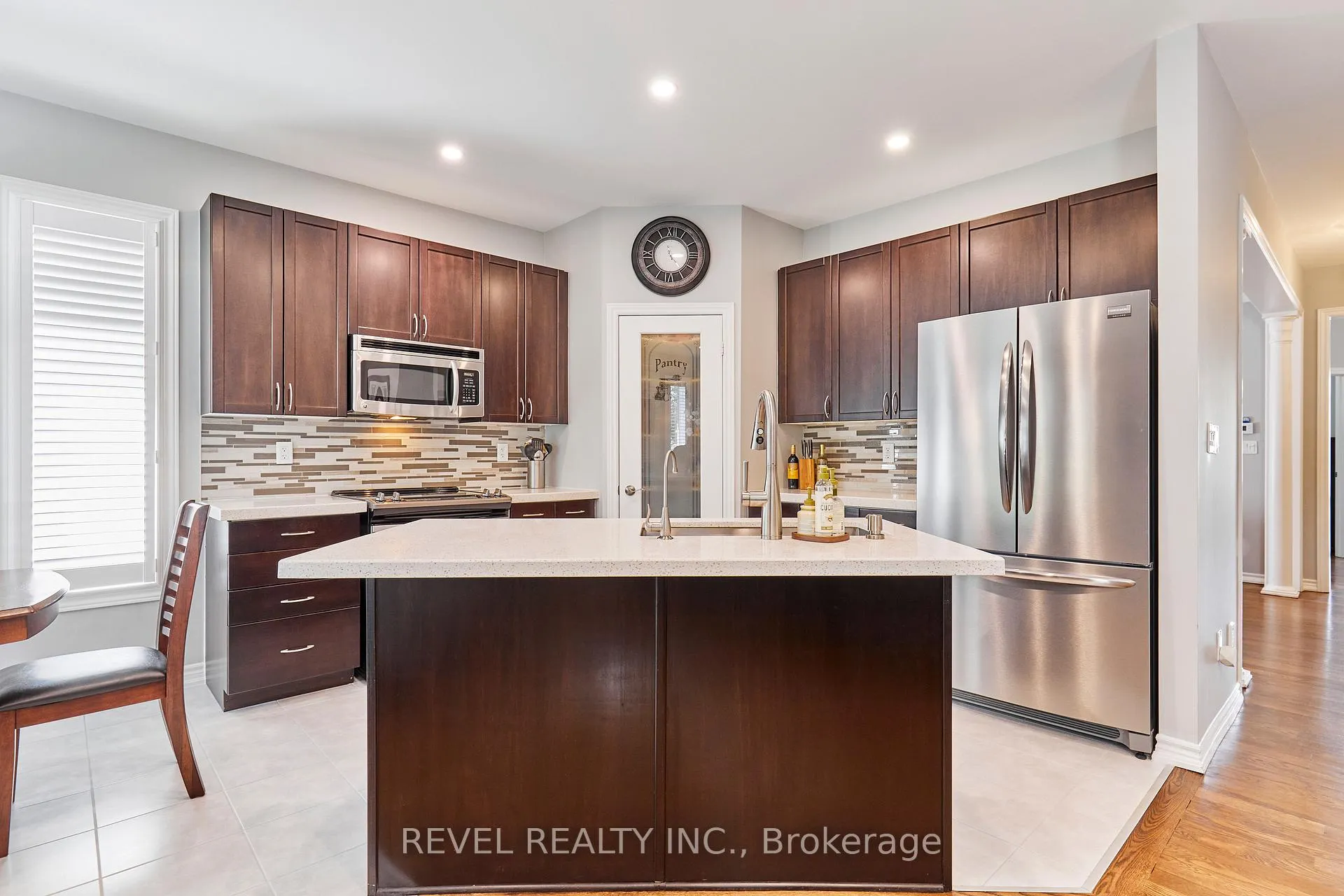 Photo 8 of 535 Kingsfield Loop, Oshawa, Samac — HOMEH
