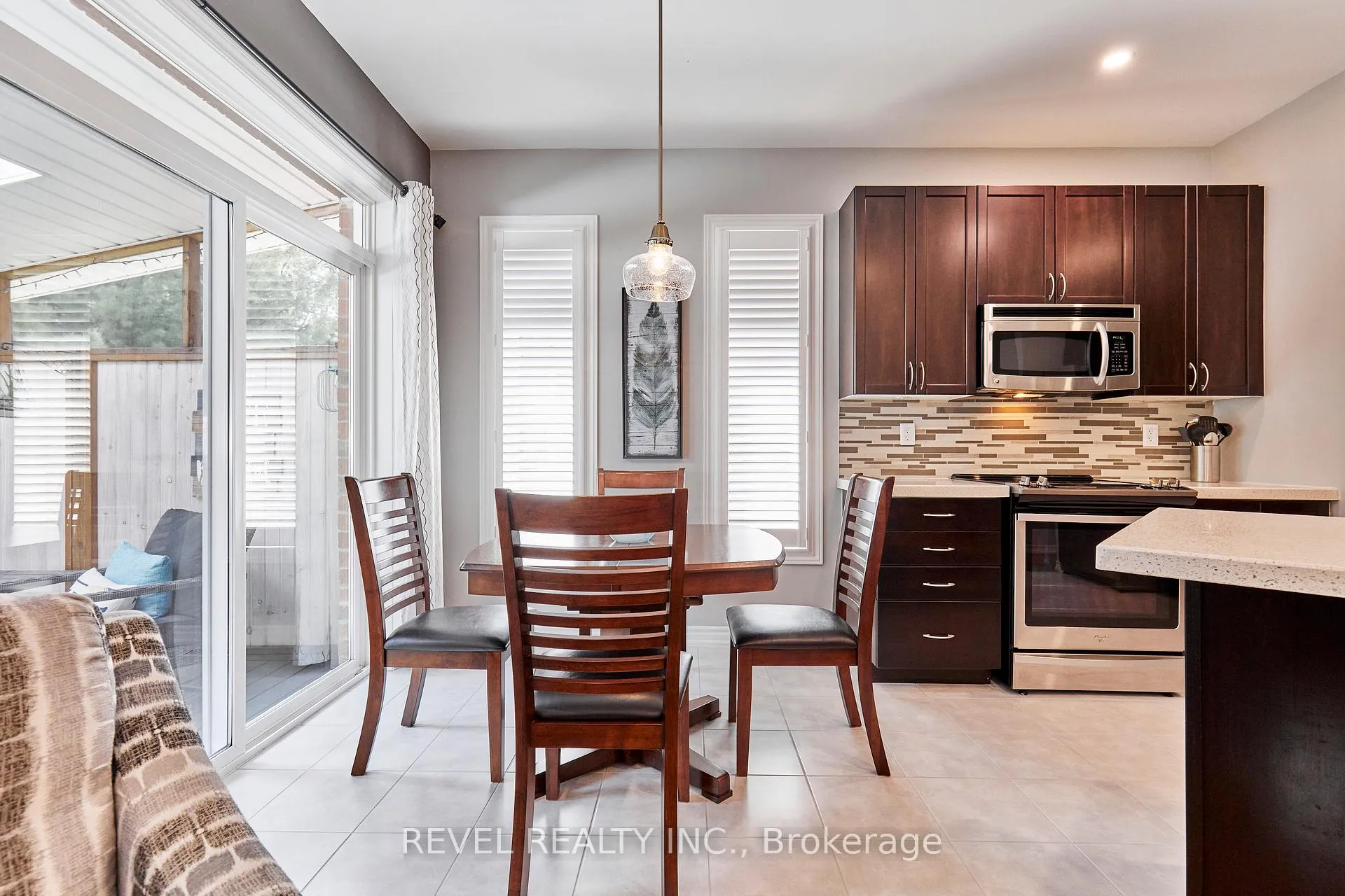 Photo 9 of 535 Kingsfield Loop, Oshawa, Samac — HOMEH
