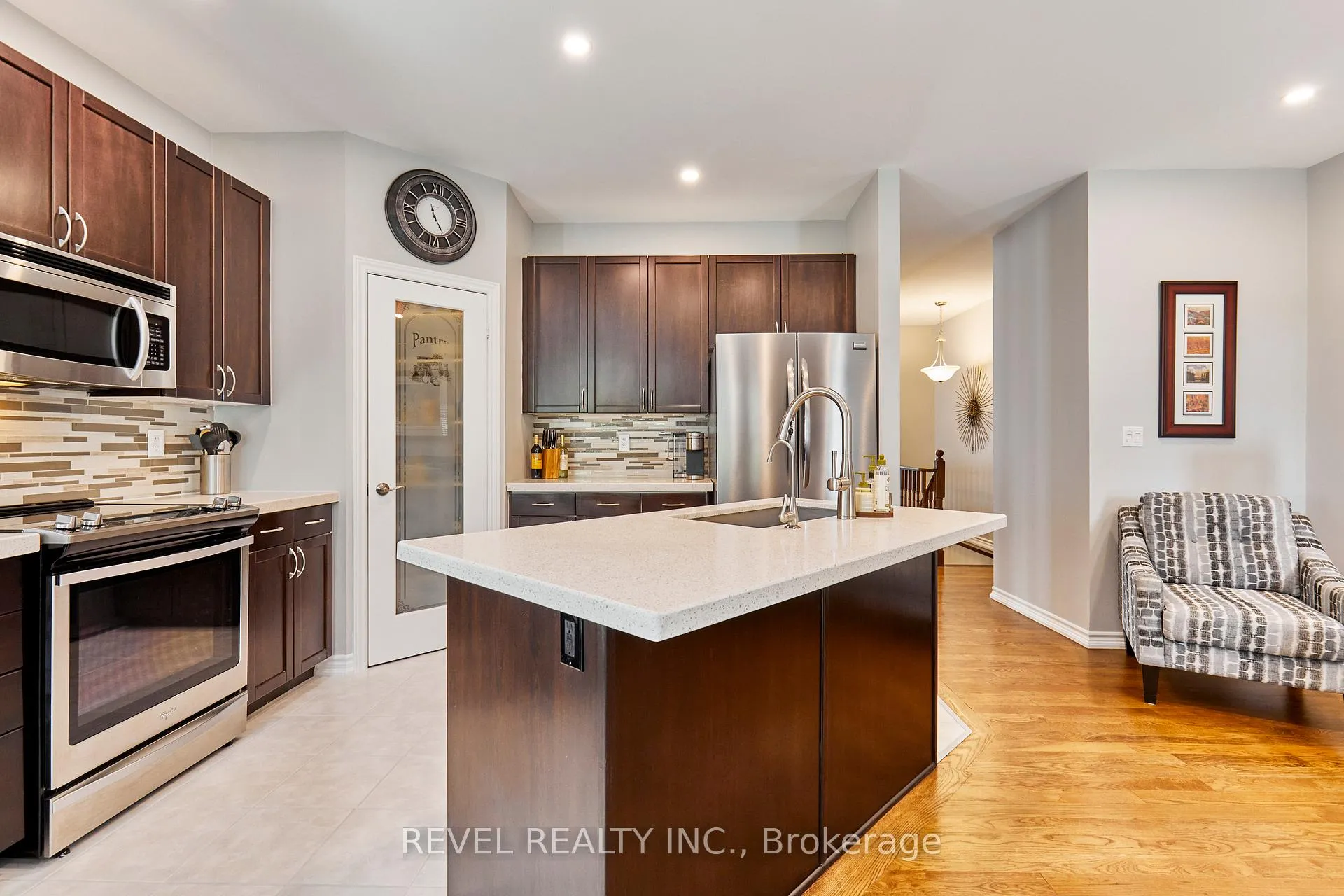 Photo 11 of 535 Kingsfield Loop, Oshawa, Samac — HOMEH