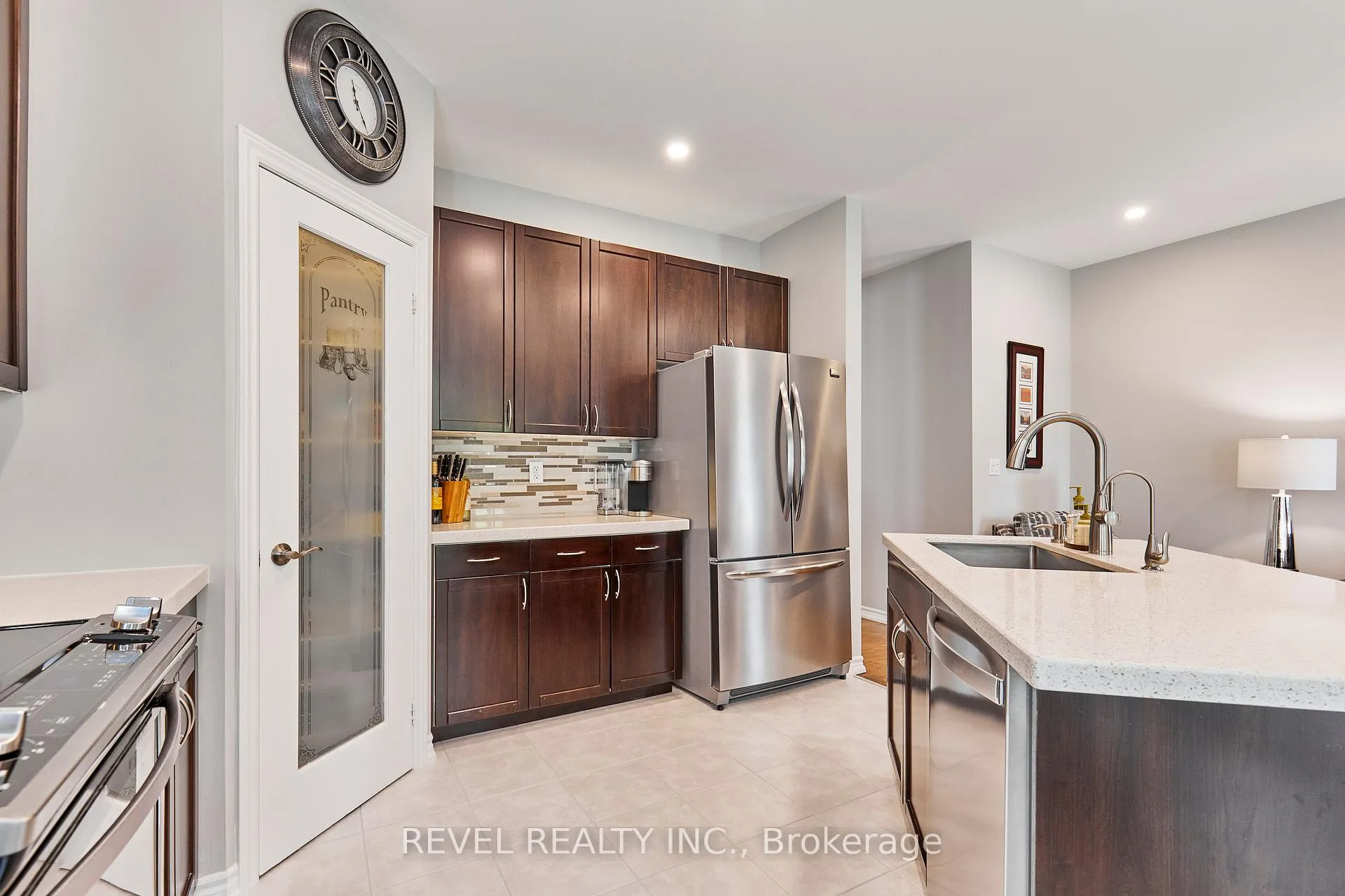 Photo 12 of 535 Kingsfield Loop, Oshawa, Samac — HOMEH