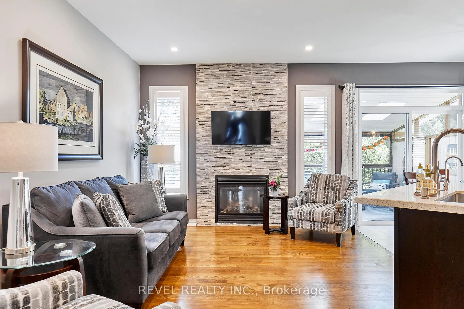 Photo 13 of 535 Kingsfield Loop, Oshawa, Samac — HOMEH