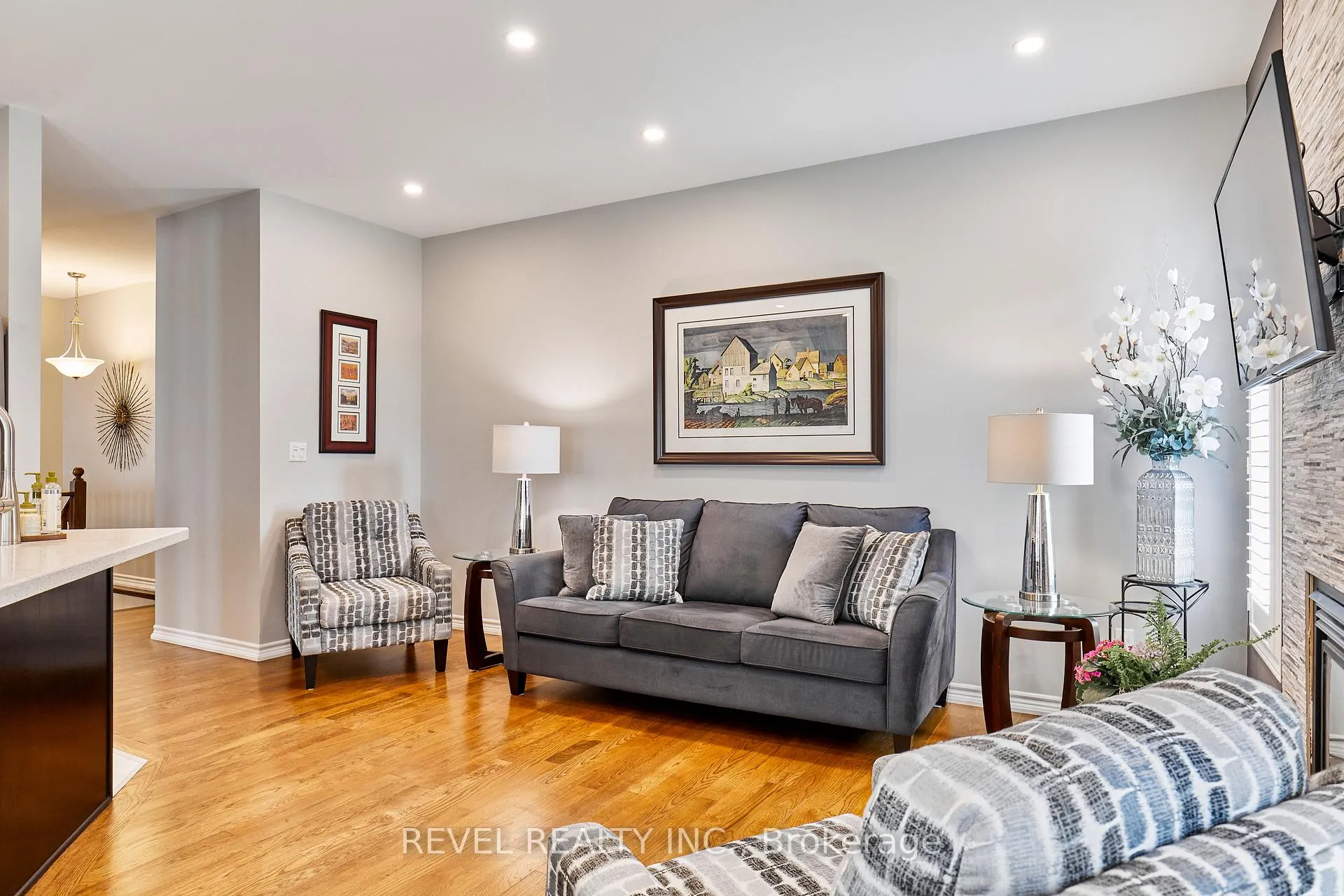 Photo 14 of 535 Kingsfield Loop, Oshawa, Samac — HOMEH