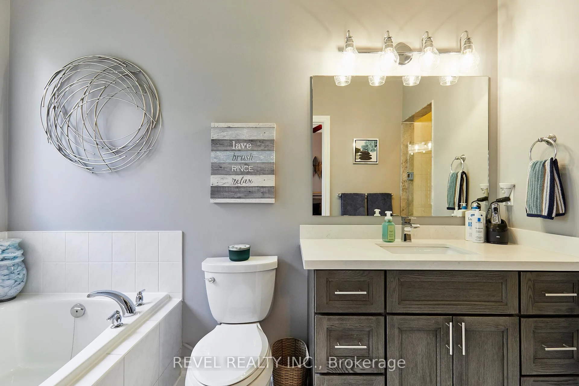 Photo 22 of 535 Kingsfield Loop, Oshawa, Samac — HOMEH