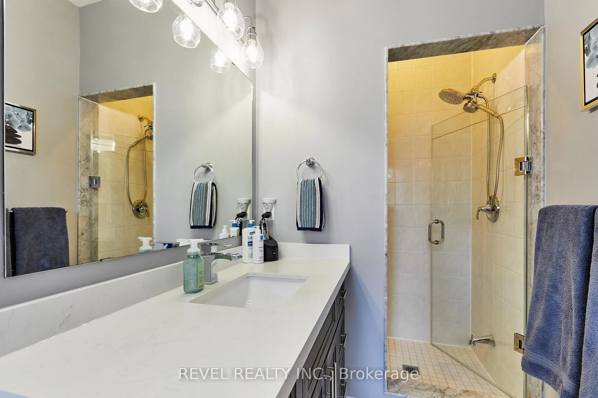 Photo 24 of 535 Kingsfield Loop, Oshawa, Samac — HOMEH
