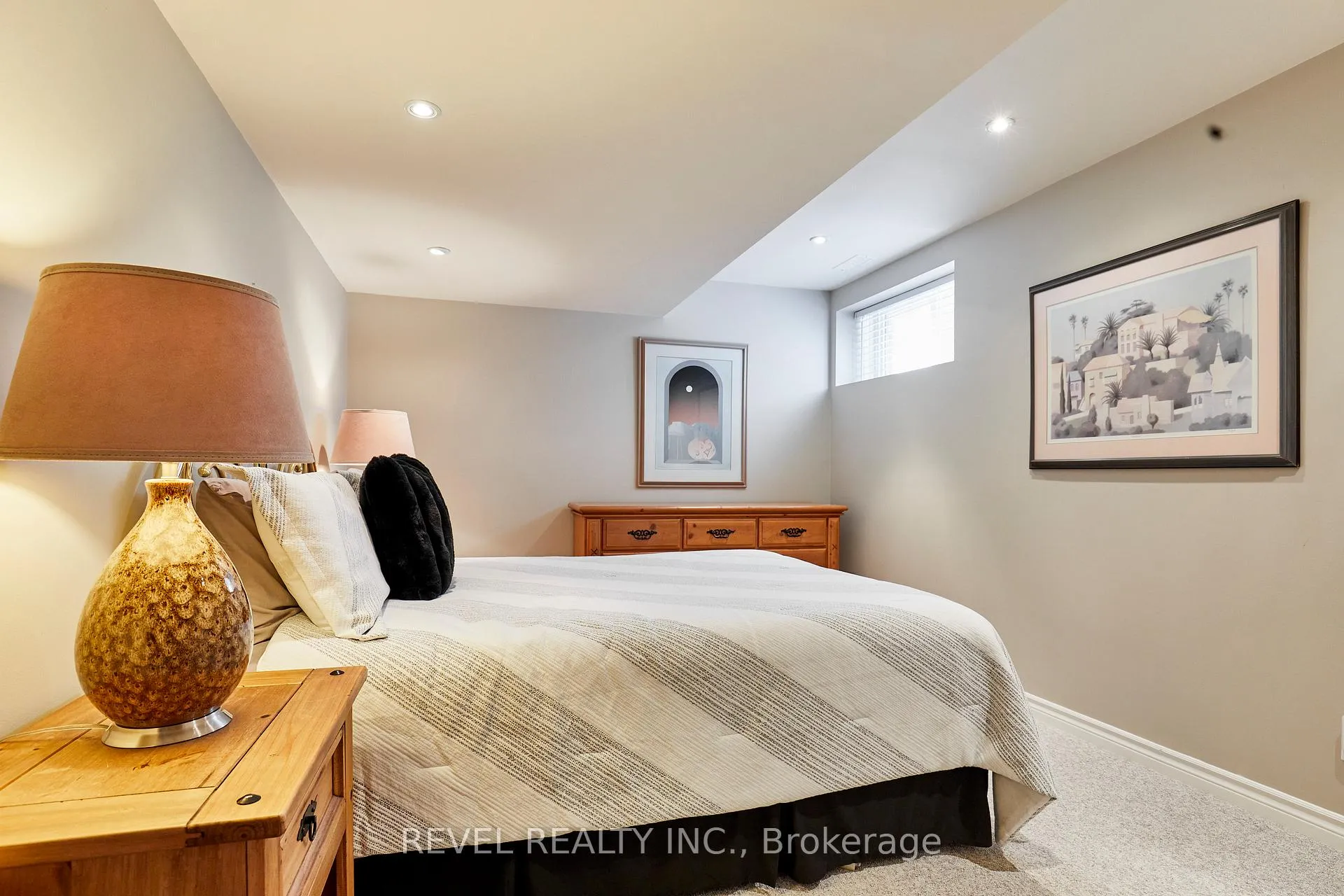 Photo 33 of 535 Kingsfield Loop, Oshawa, Samac — HOMEH