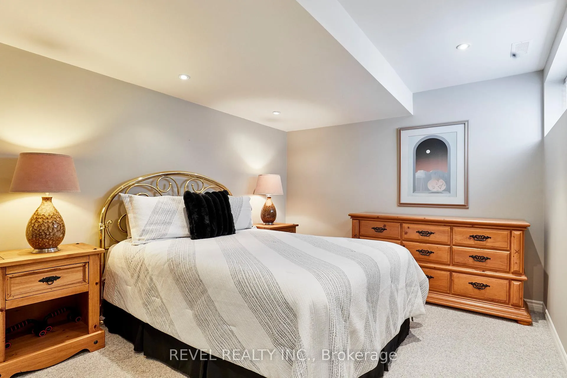 Photo 34 of 535 Kingsfield Loop, Oshawa, Samac — HOMEH