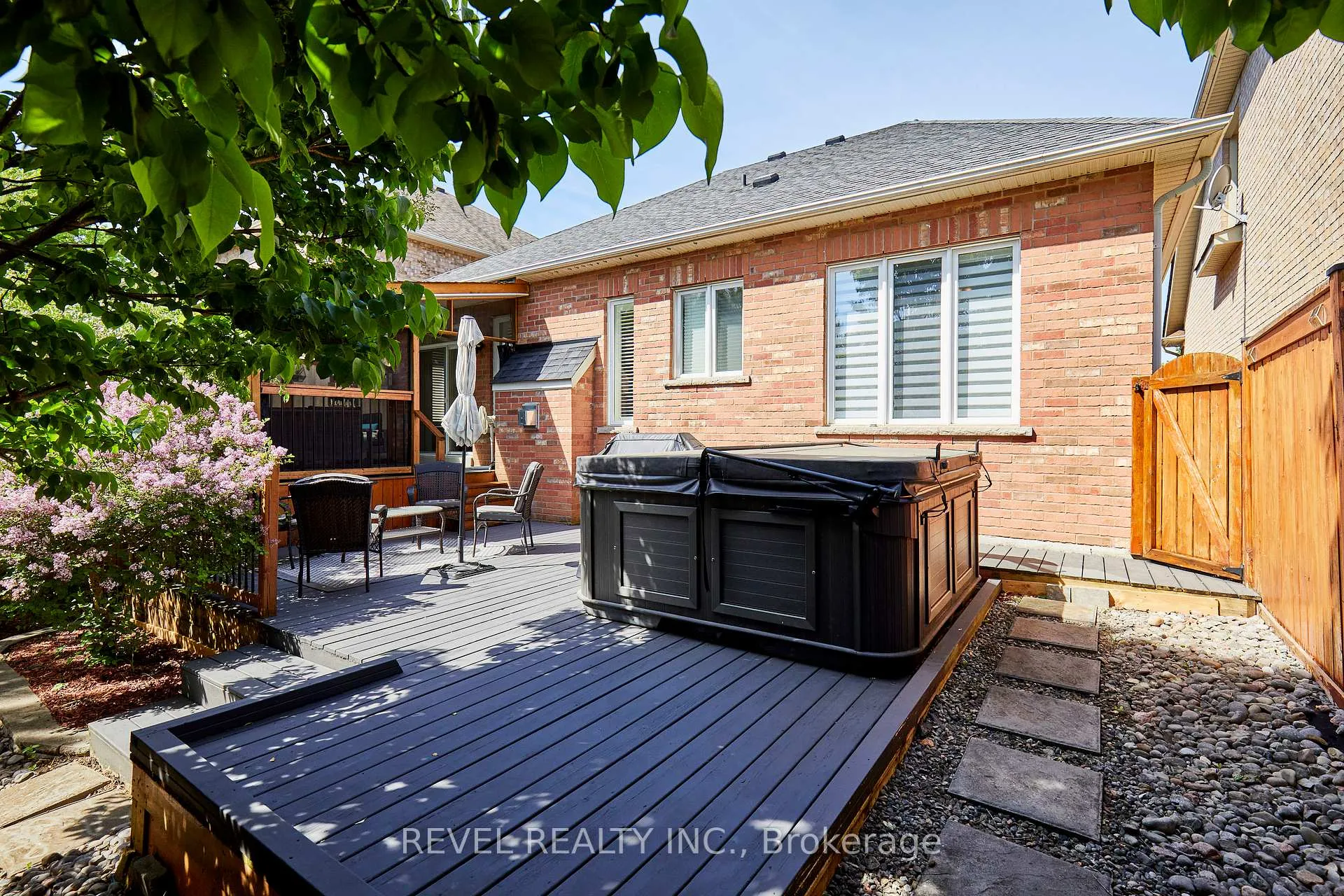 Photo 43 of 535 Kingsfield Loop, Oshawa, Samac — HOMEH
