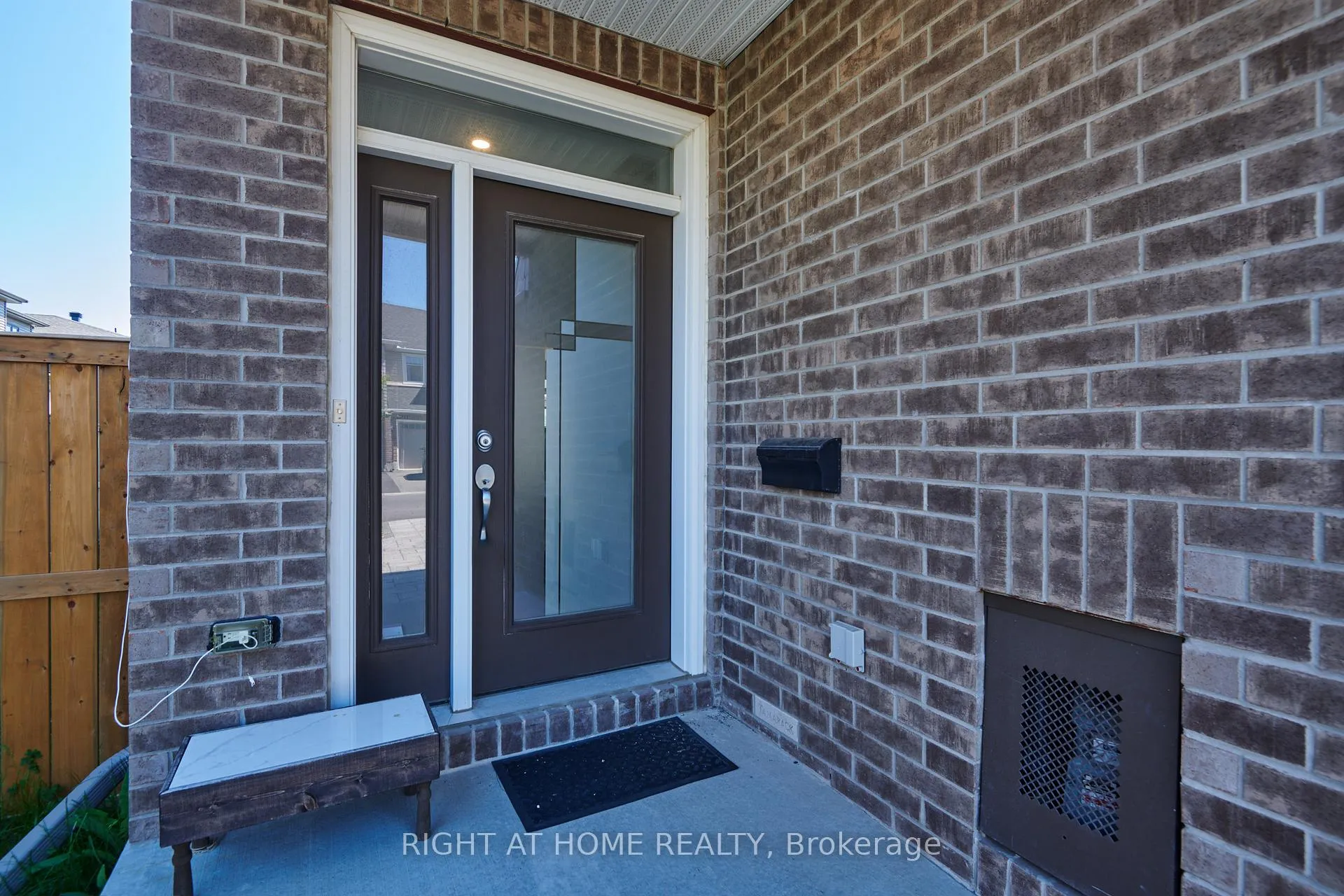 Photo 3 of 45 Mandevilla Crescent, Ottawa, Blossom Park/Kemp Park/Findlay Creek — HOMEH