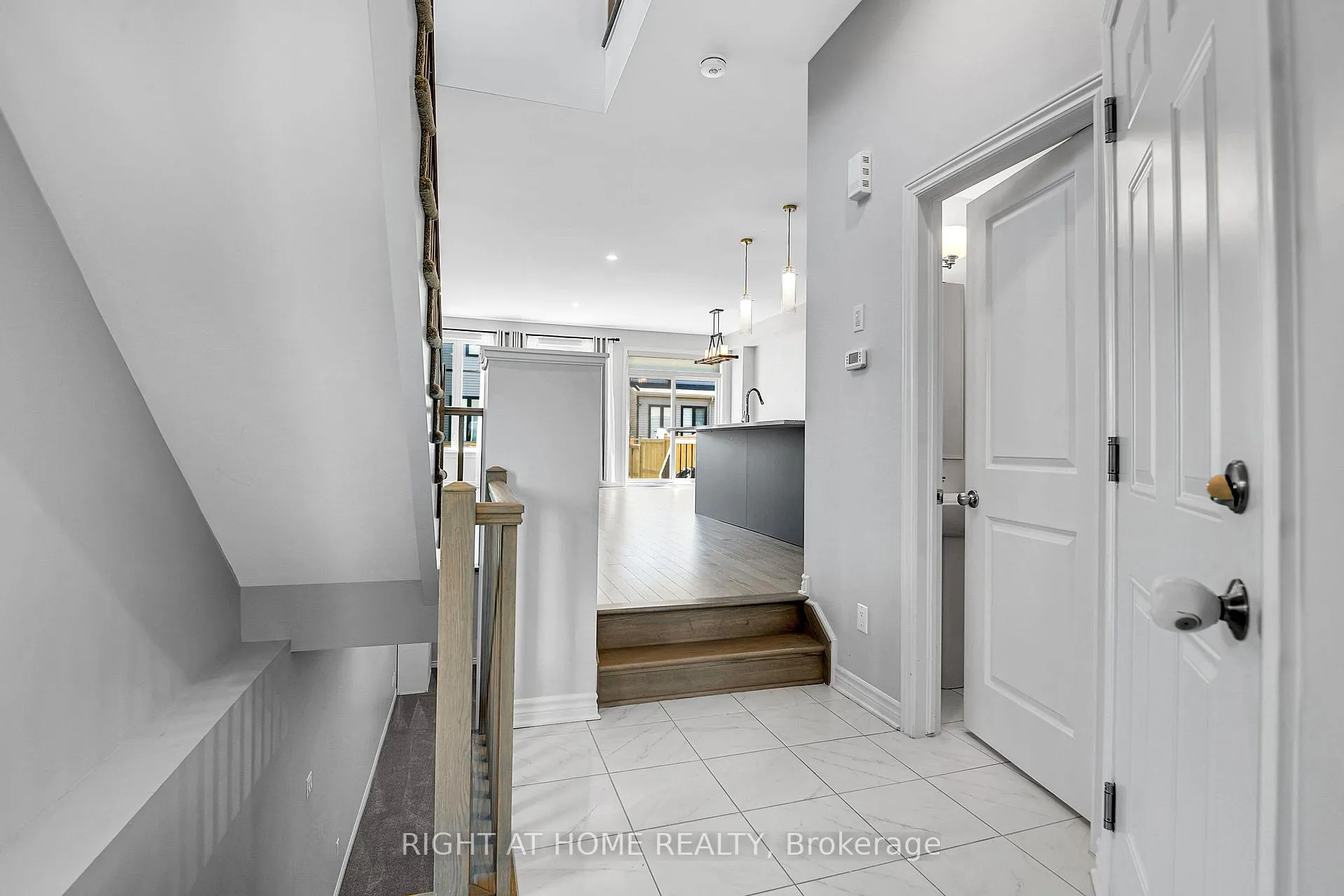 Photo 5 of 45 Mandevilla Crescent, Ottawa, Blossom Park/Kemp Park/Findlay Creek — HOMEH