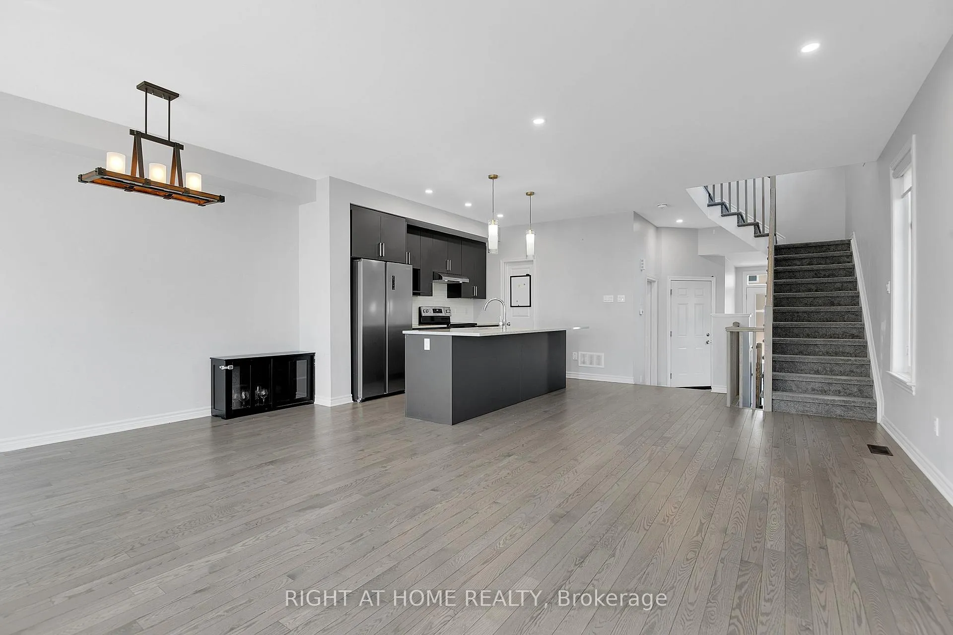 Photo 9 of 45 Mandevilla Crescent, Ottawa, Blossom Park/Kemp Park/Findlay Creek — HOMEH