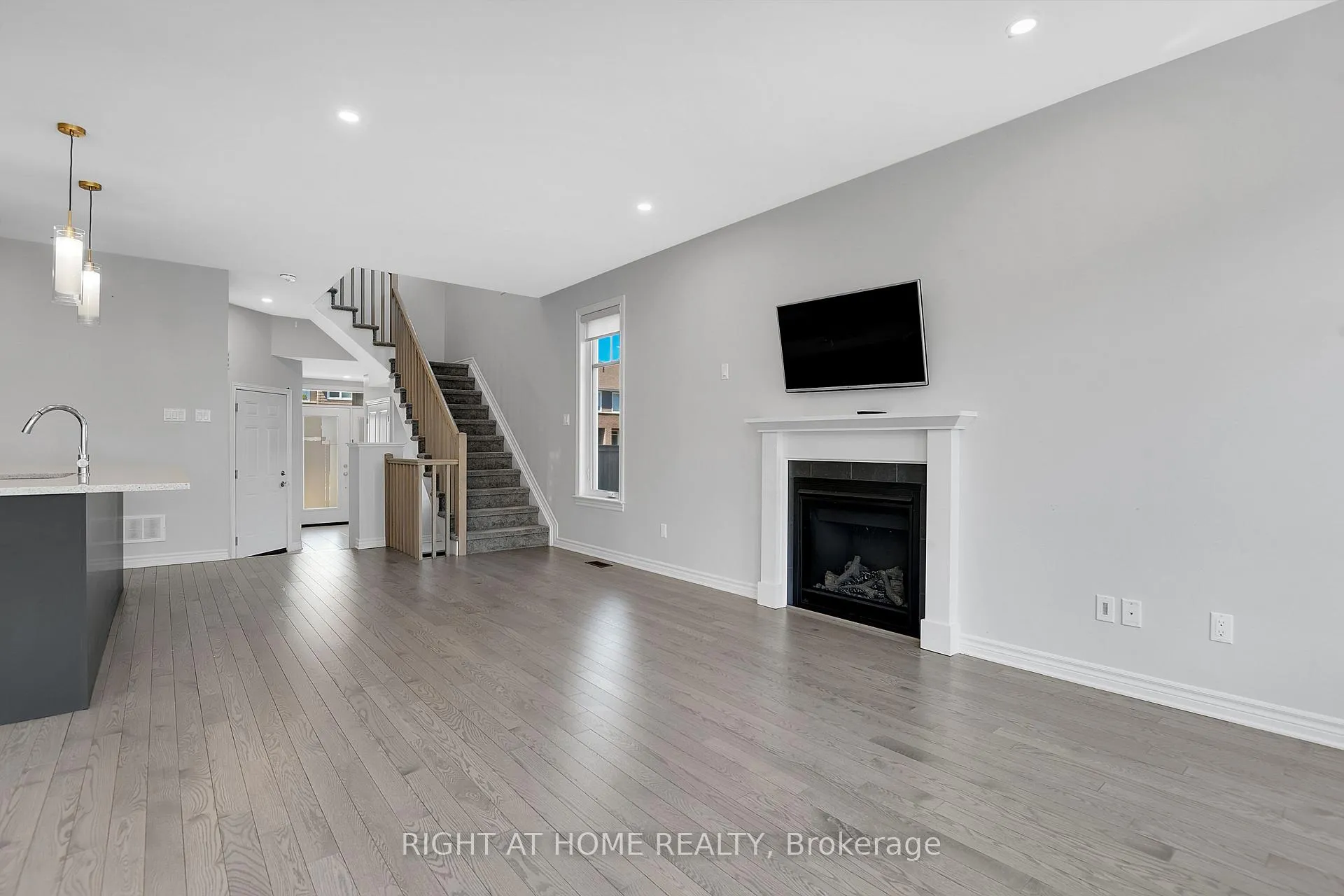Photo 10 of 45 Mandevilla Crescent, Ottawa, Blossom Park/Kemp Park/Findlay Creek — HOMEH
