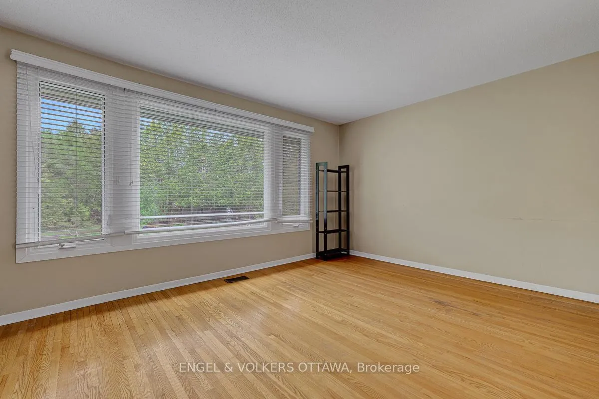 Photo 2 of Unit B, 765 Springland Drive, Ottawa, Mooneys Bay/Riverside Park — HOMEH