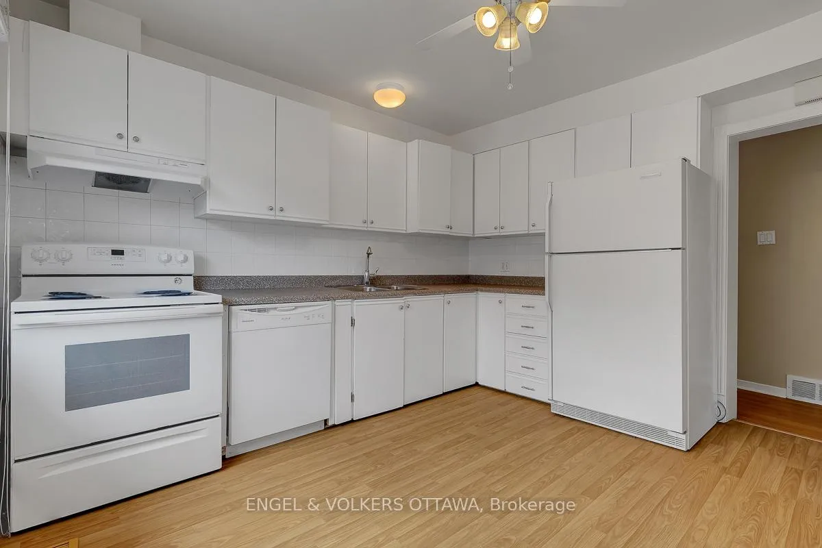 Photo 4 of Unit B, 765 Springland Drive, Ottawa, Mooneys Bay/Riverside Park — HOMEH