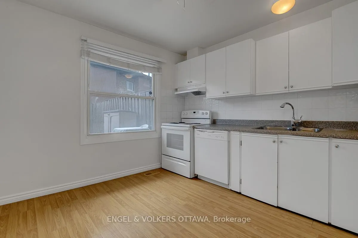 Photo 9 of Unit B, 765 Springland Drive, Ottawa, Mooneys Bay/Riverside Park — HOMEH