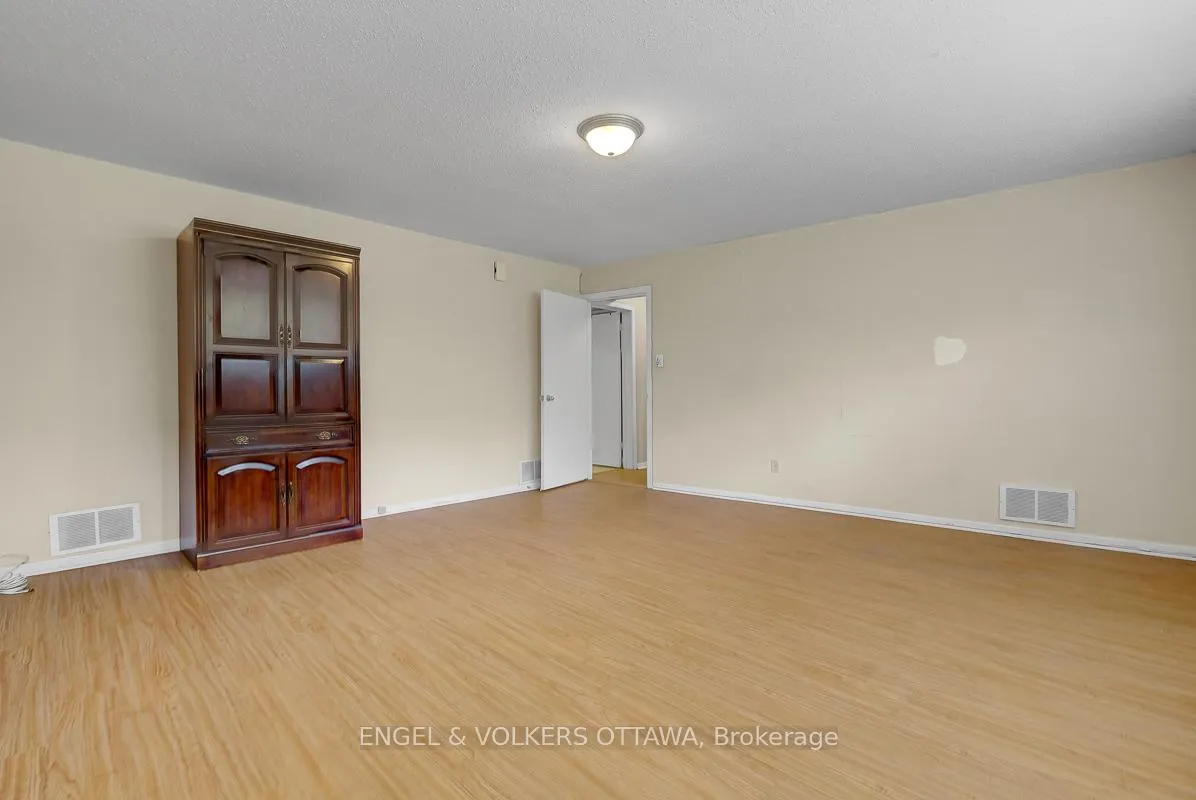 Photo 13 of Unit B, 765 Springland Drive, Ottawa, Mooneys Bay/Riverside Park — HOMEH