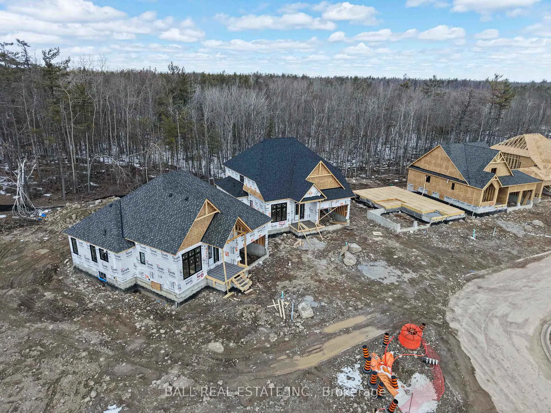 Photo 8 of 38 Hemlock Crescent, Kawartha Lakes, Bobcaygeon — HOMEH