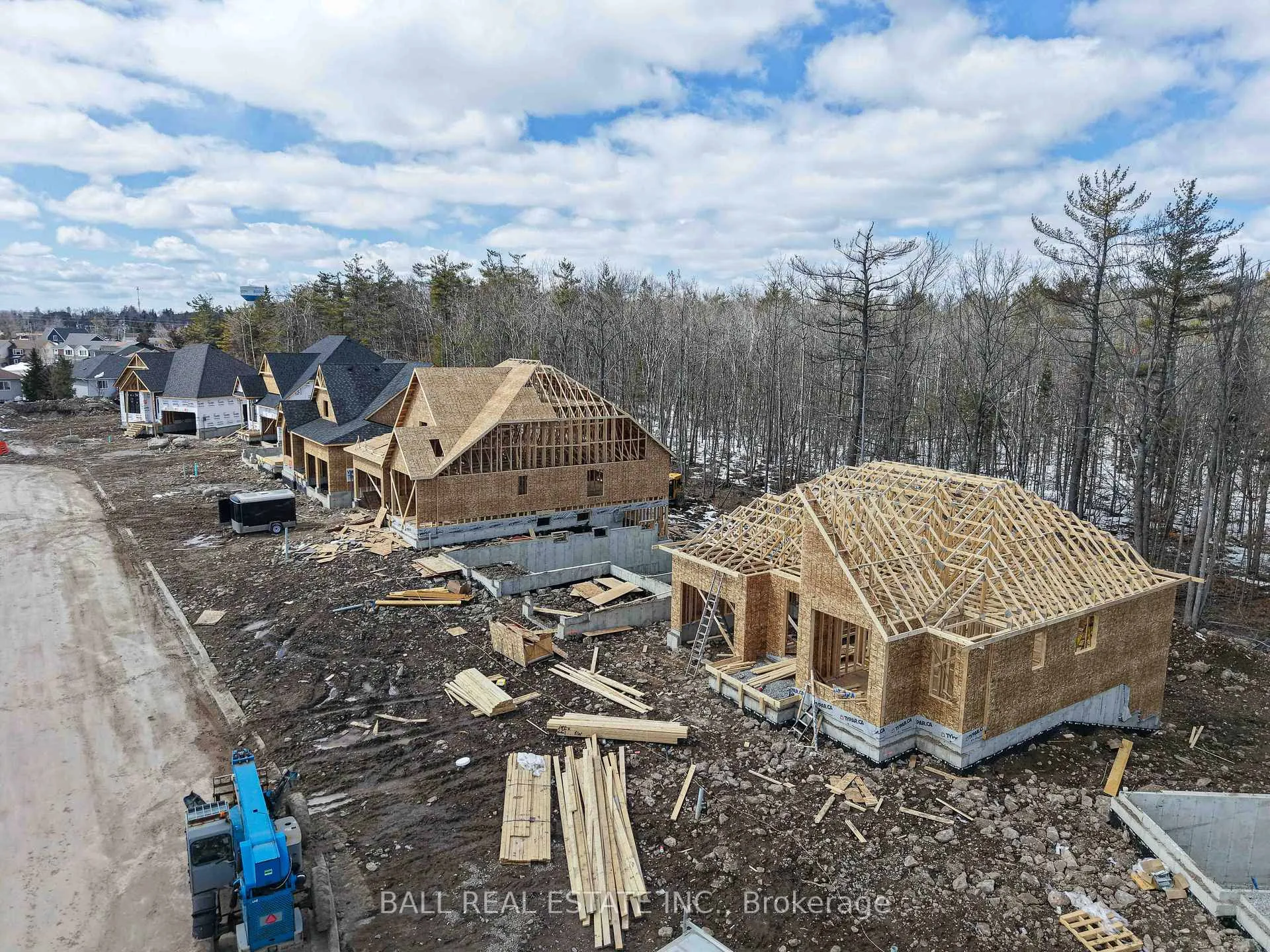 Photo 9 of 38 Hemlock Crescent, Kawartha Lakes, Bobcaygeon — HOMEH